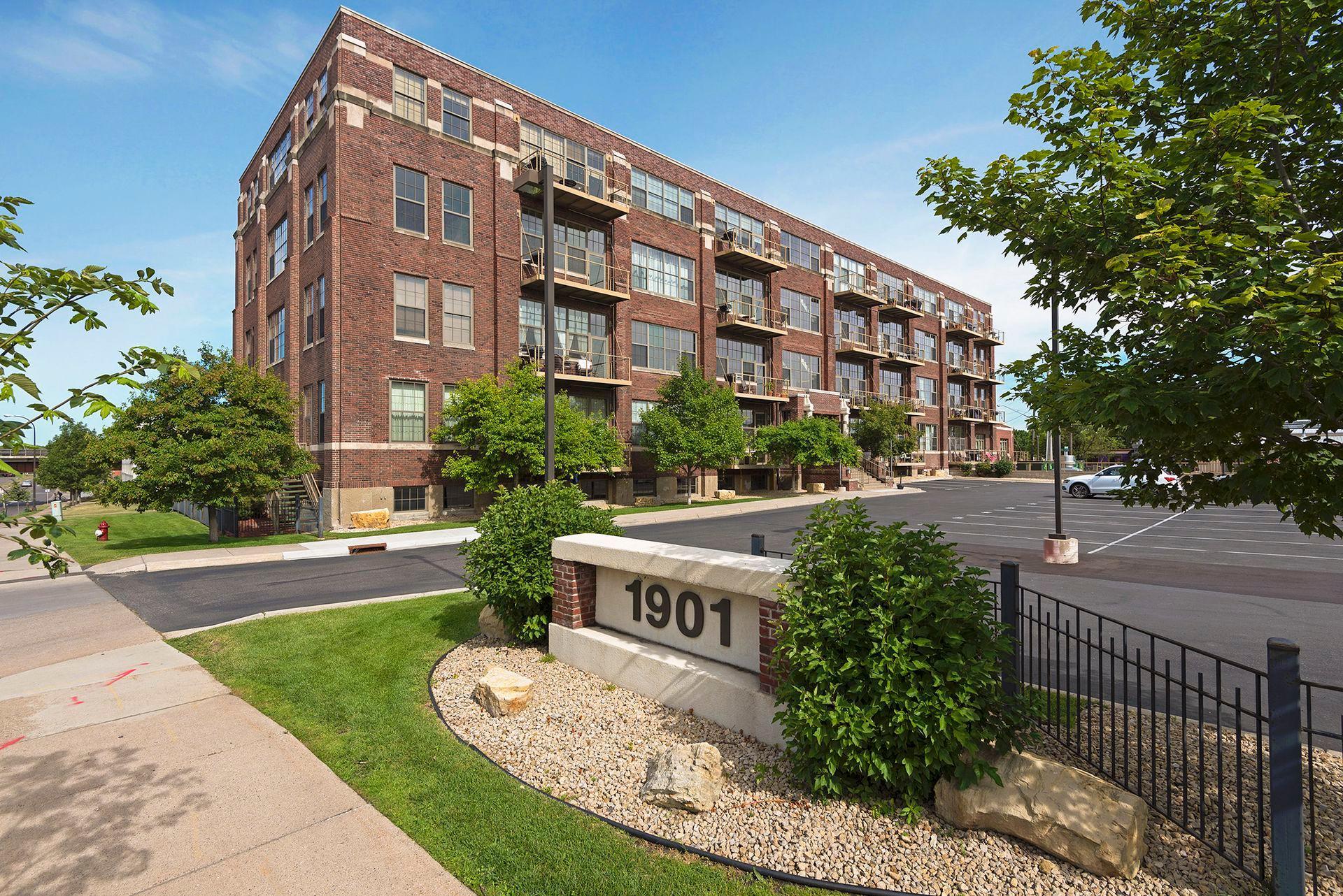 1901 E Hennepin Avenue Unit 305, Minneapolis MN 55413