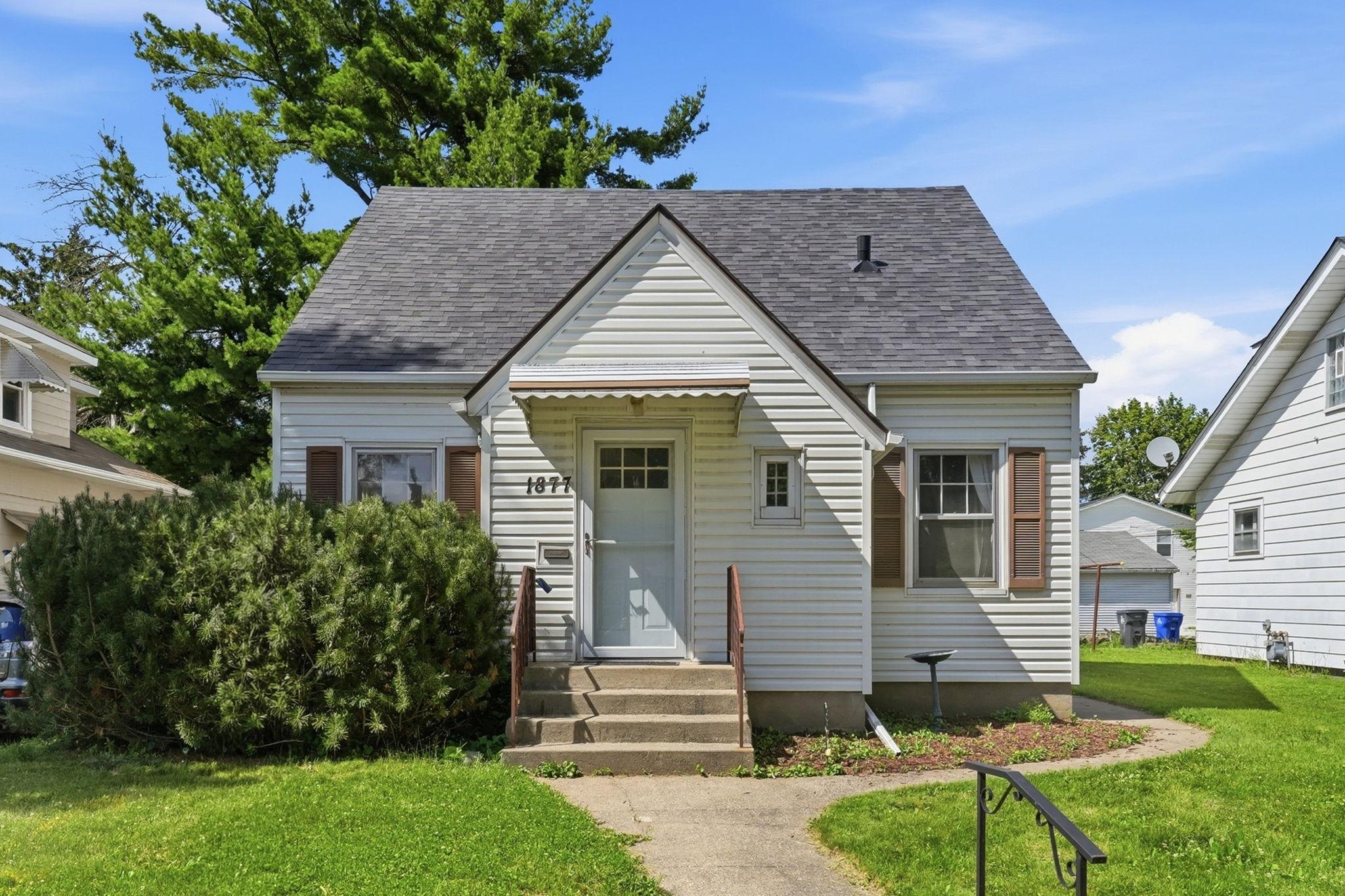 1877 Lacrosse Avenue, Saint Paul MN 55119