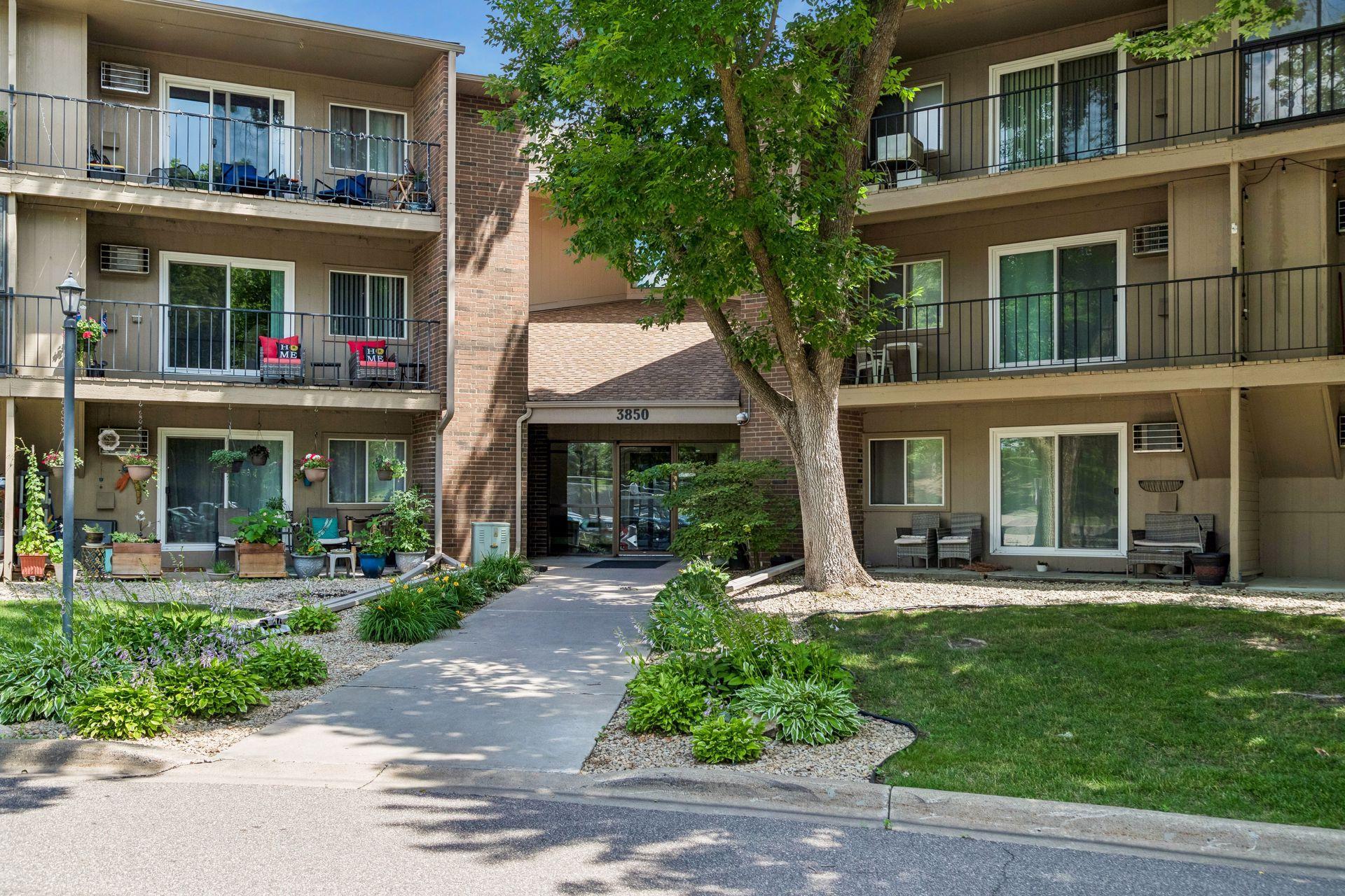 3850 Plymouth Boulevard Unit 205, Plymouth MN 55446