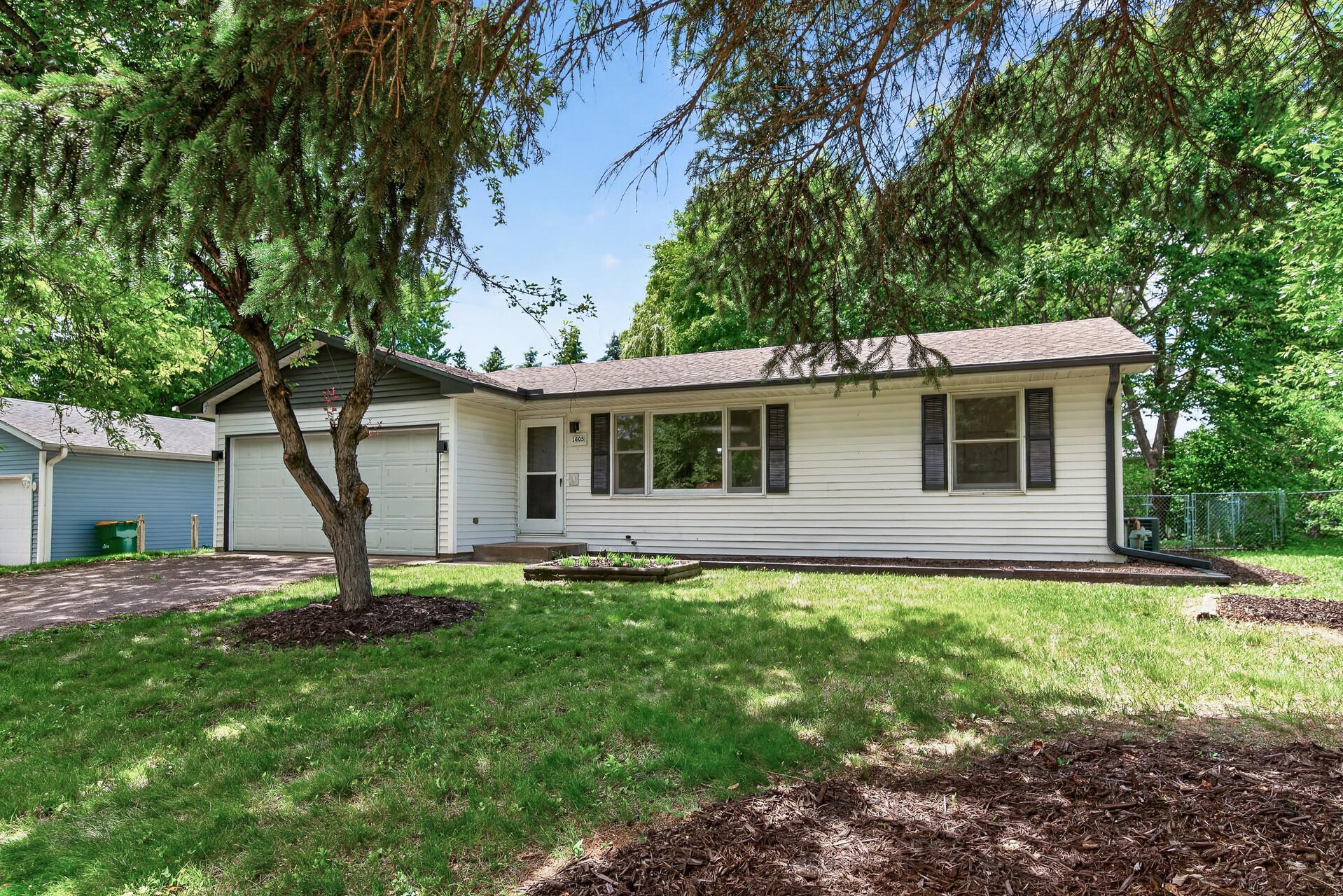 1405 Carriage Hills Drive S, Cambridge MN 55008