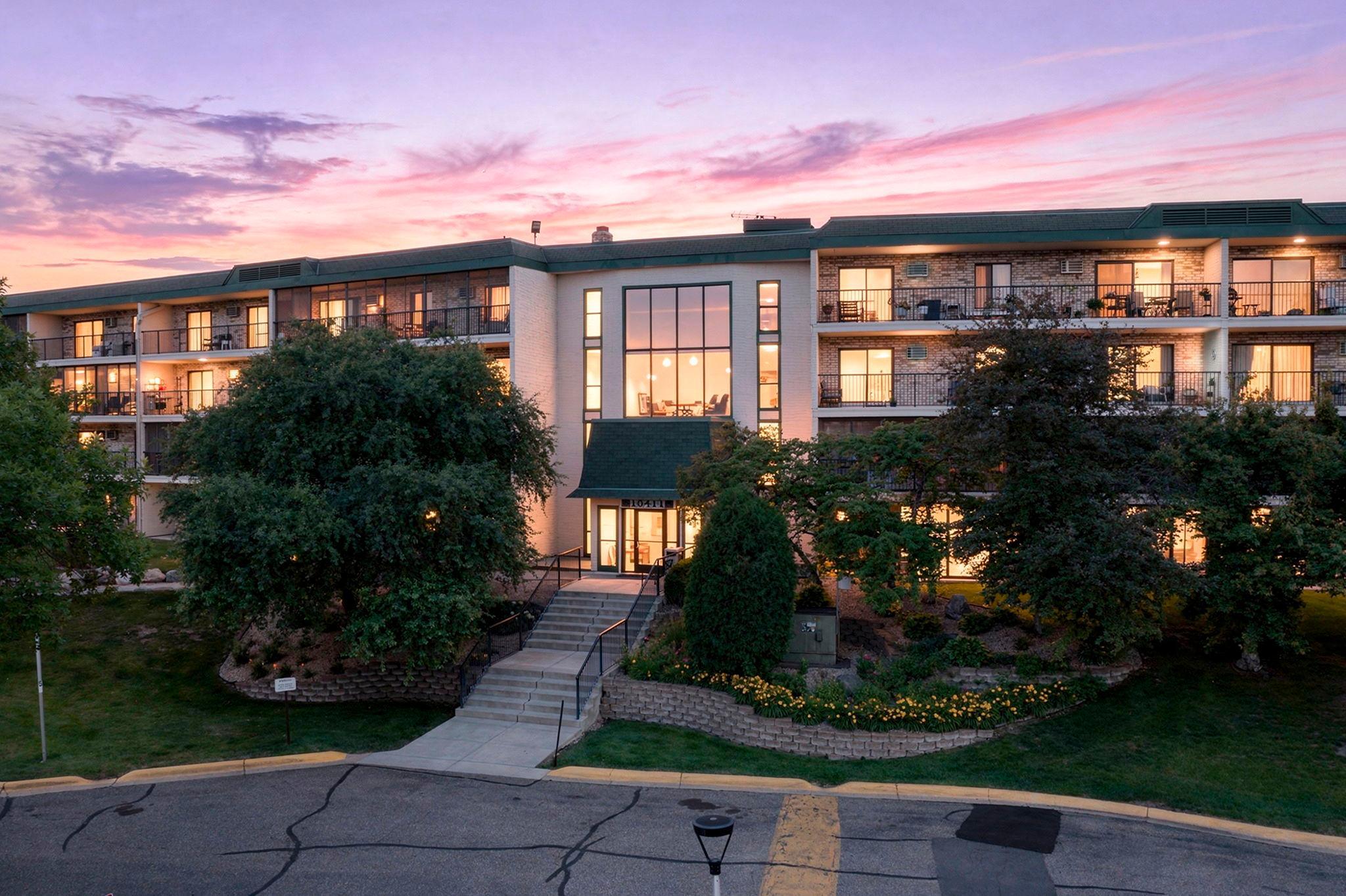 10411 Cedar Lake Road Unit 419, Minnetonka MN 55305