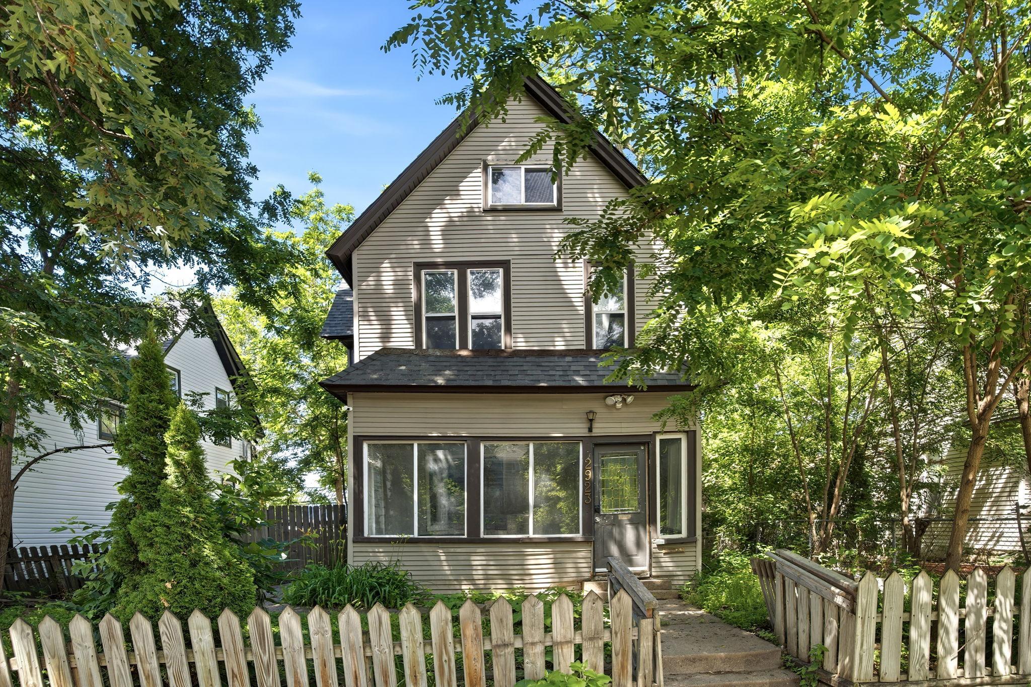 2923 Girard Avenue N, Minneapolis MN 55411