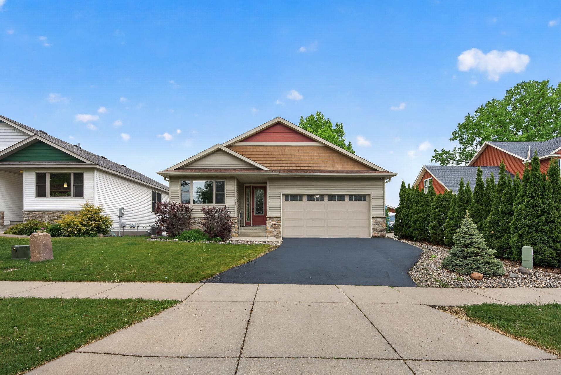 1589 Christie Place, Saint Paul MN 55106