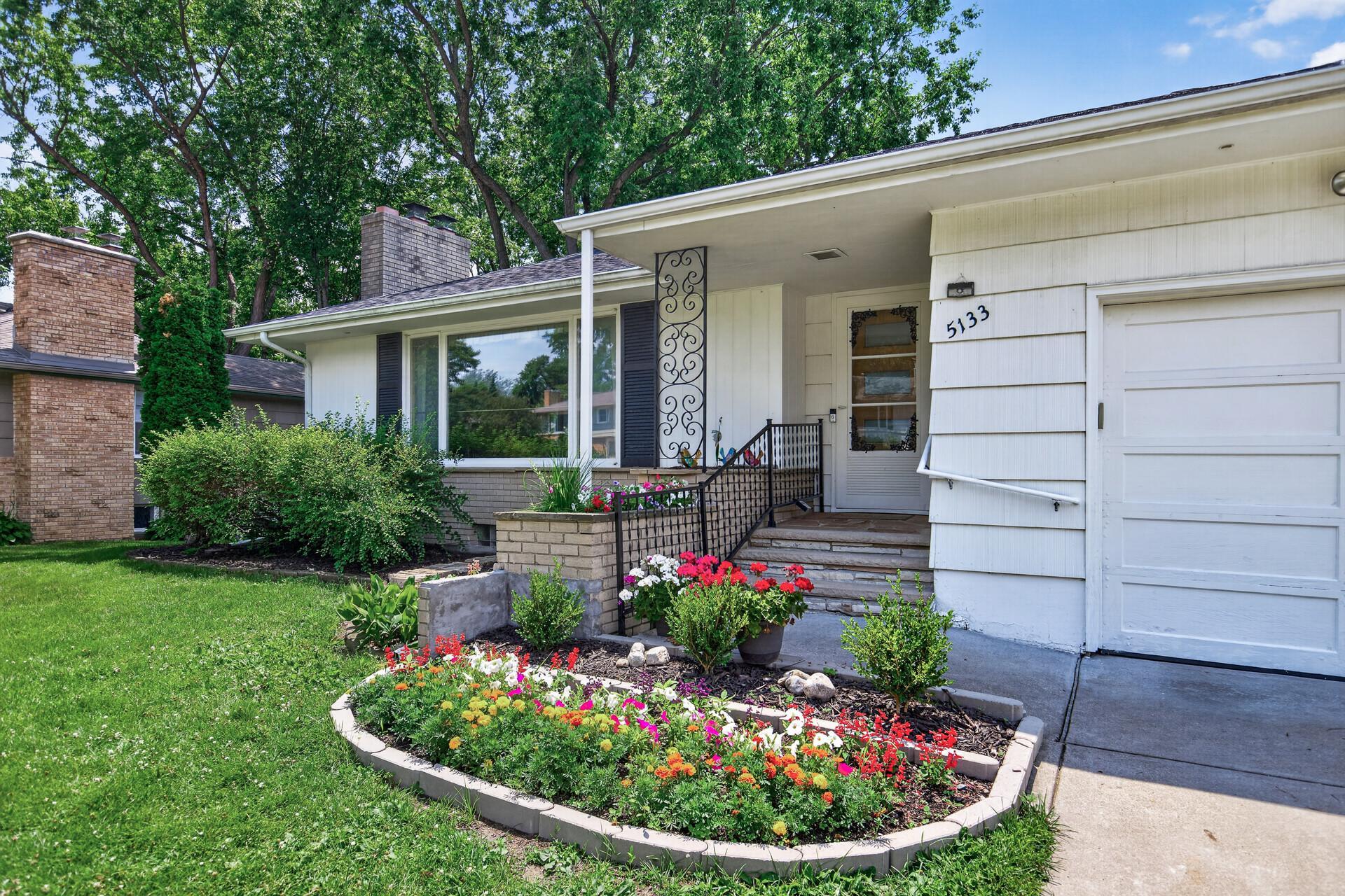 5133 Meadow Ridge, Edina MN 55439
