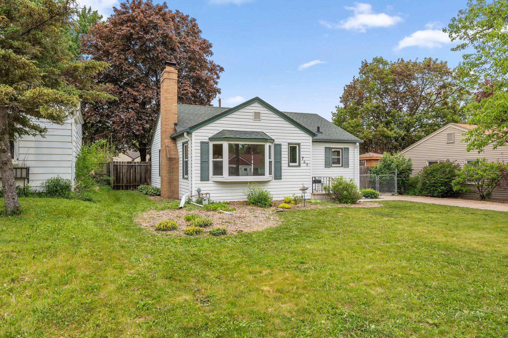 749 Cottage Avenue W, Saint Paul MN 55117