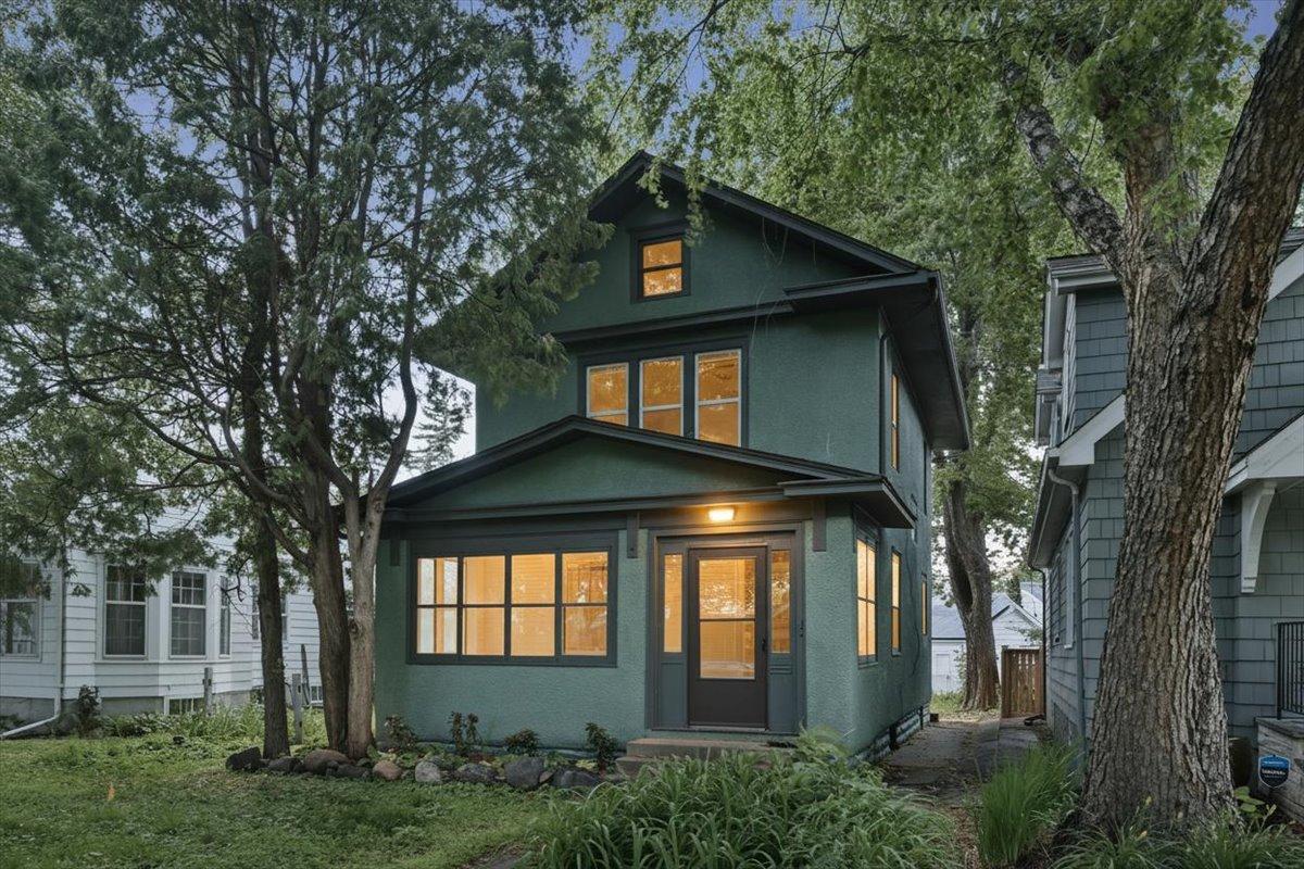 712 Cedar Lake Road S, Minneapolis MN 55405