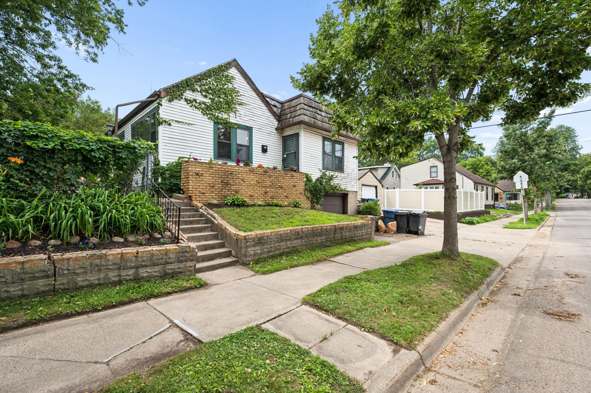 2241 E 57th Street, Minneapolis MN 55417