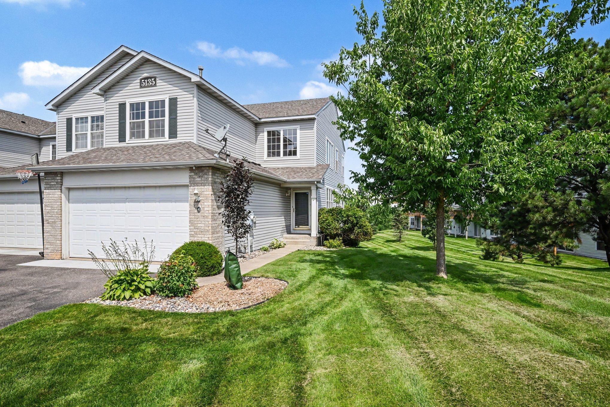 5135 Holly Lane N Unit 2204, Plymouth MN 55446
