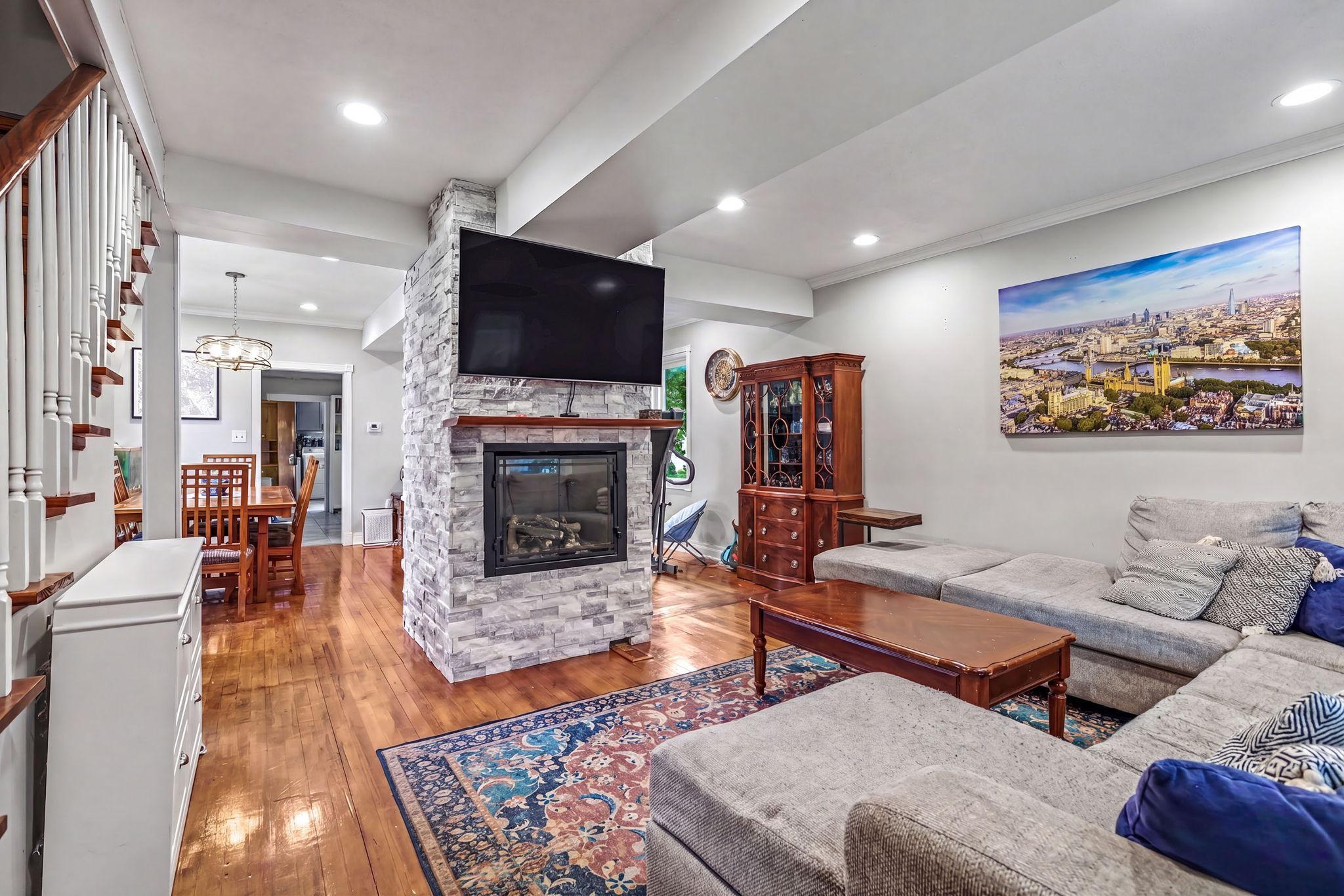 406 Superior Street, Saint Paul MN 55102