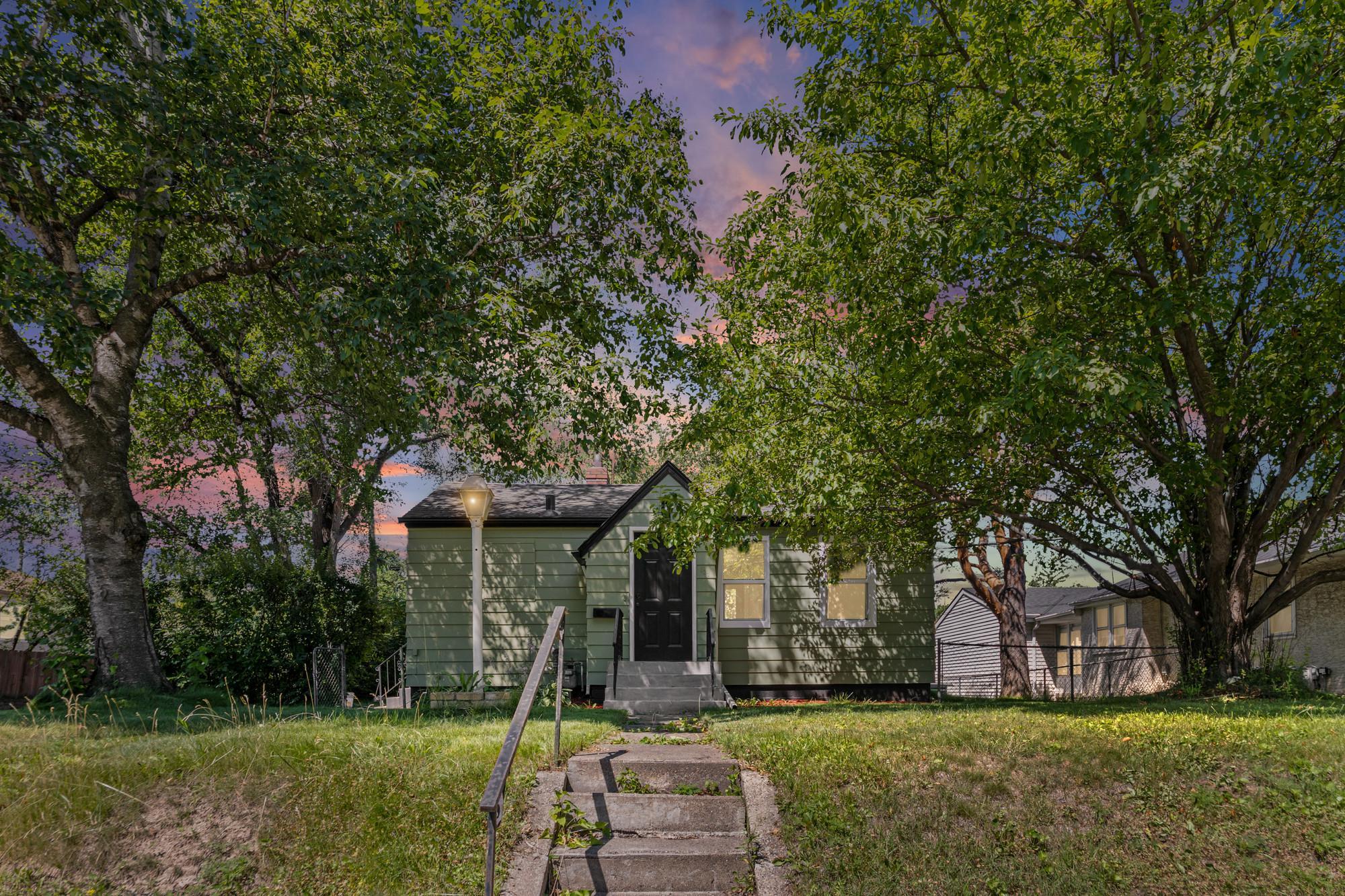 621 White Bear Avenue N, Saint Paul MN 55106