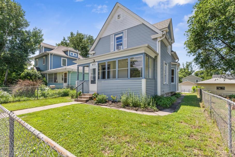 413 Knox Avenue N, Minneapolis MN 55405