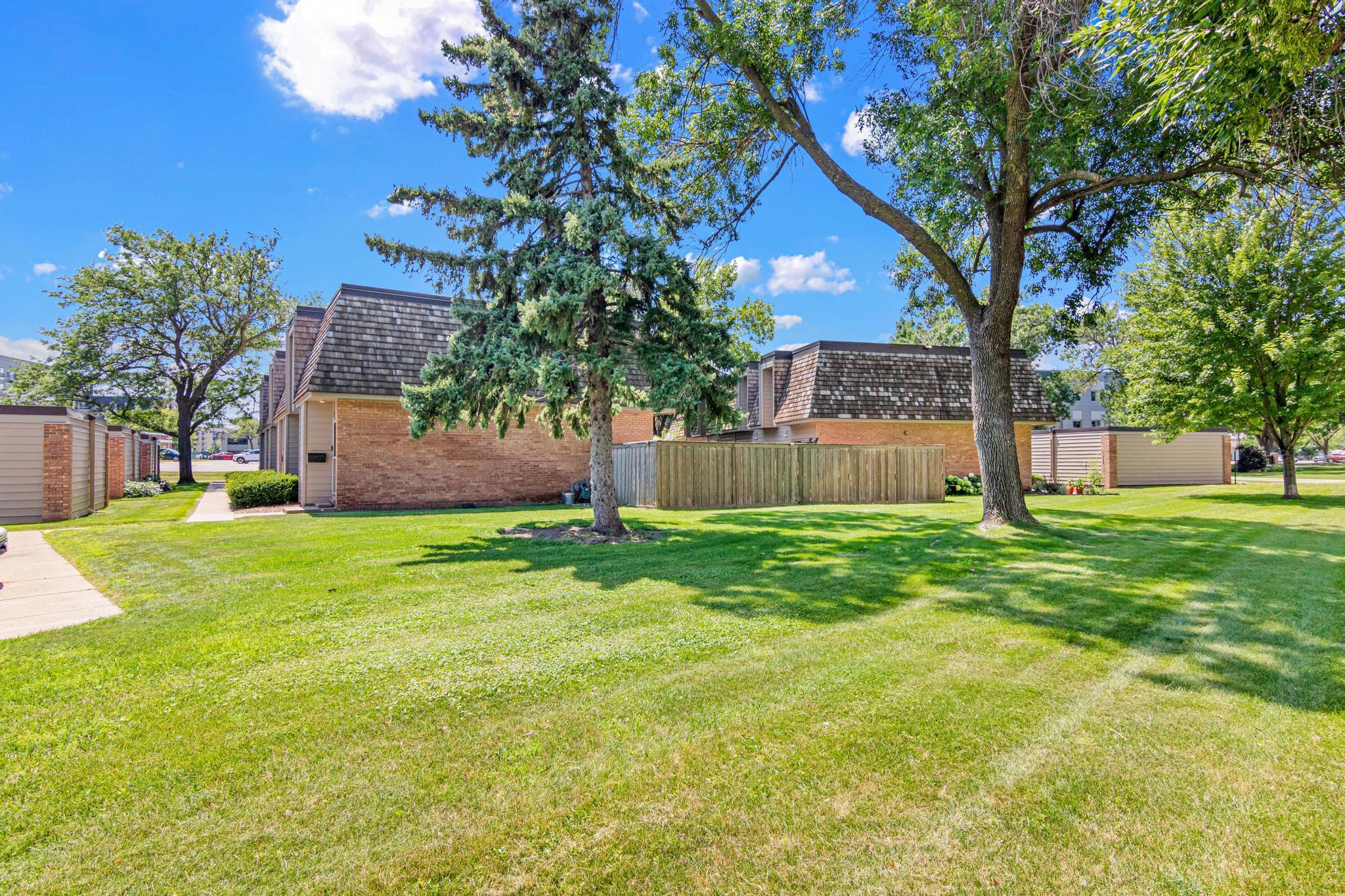 6487 Barrie Road, Edina MN 55435