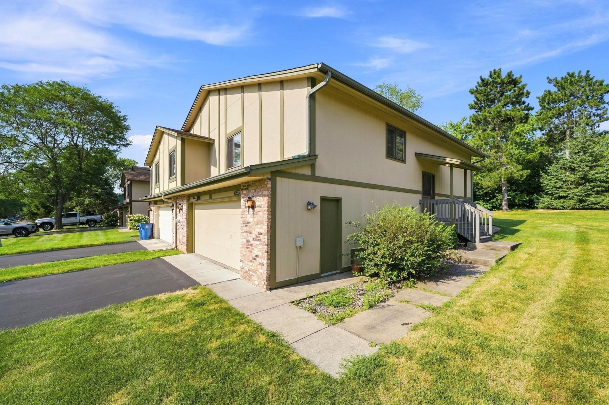 4233 Thornhill Lane, Saint Paul MN 55127