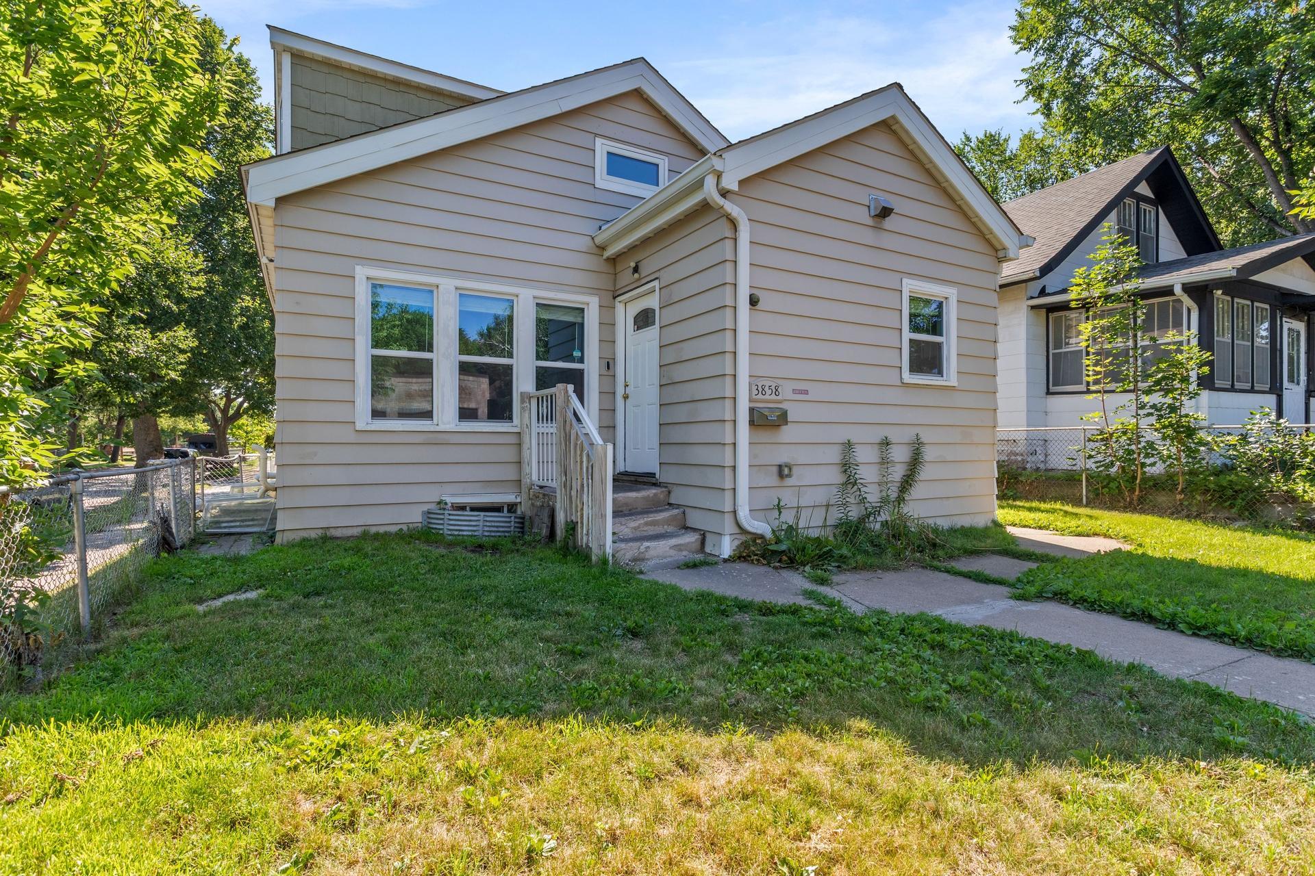 3858 Fremont Avenue N, Minneapolis MN 55412