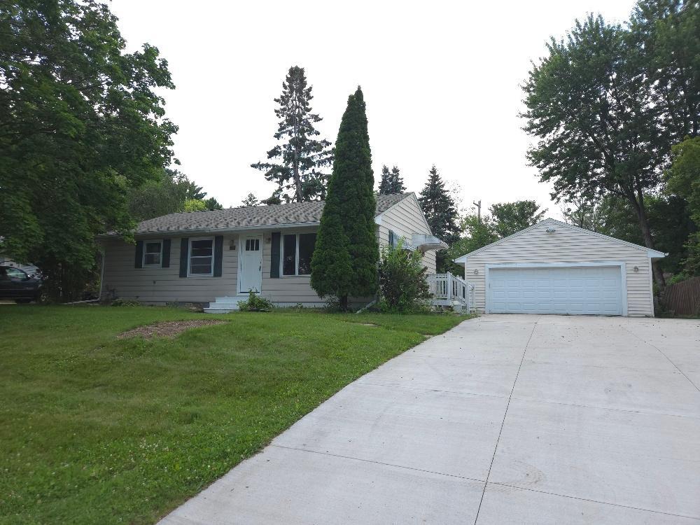 6133 Garbe Avenue, Woodbury MN 55125