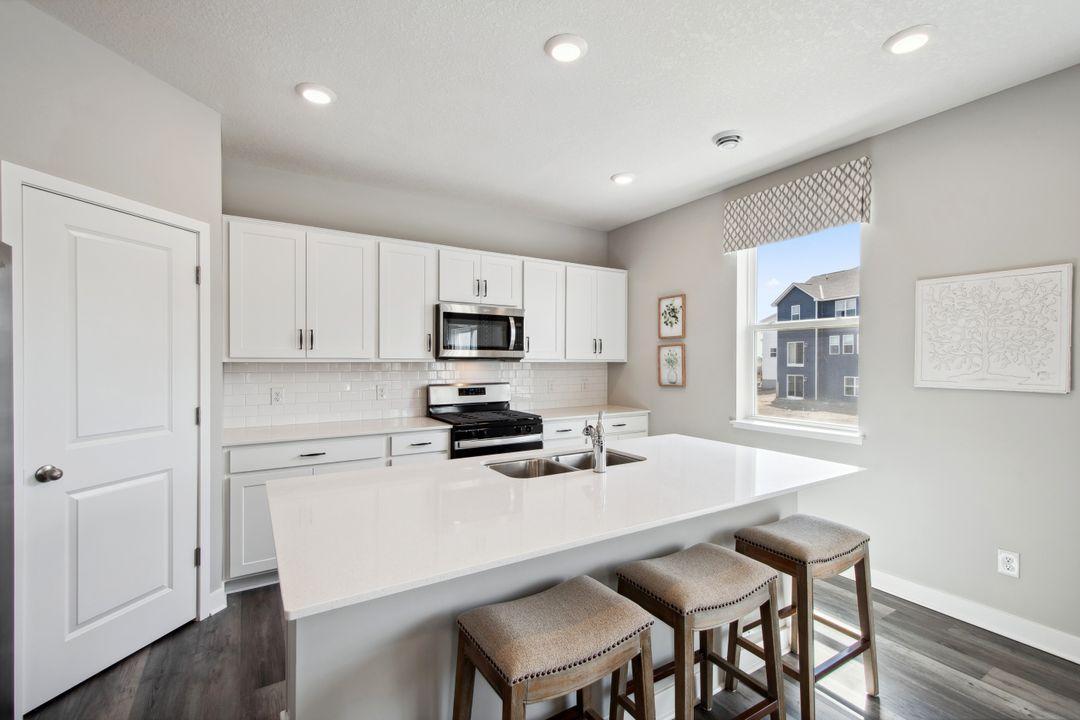 2037 Aquarius Drive, Shakopee MN 55379