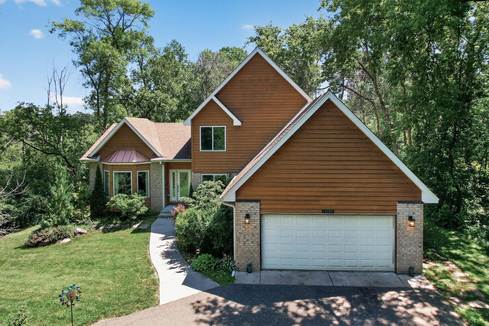 13707 Green Briar Drive, Minnetonka MN 55305