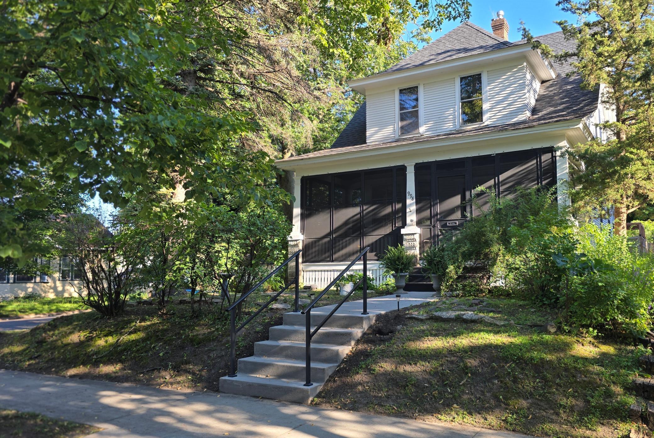 998 Margaret Street, Saint Paul MN 55106
