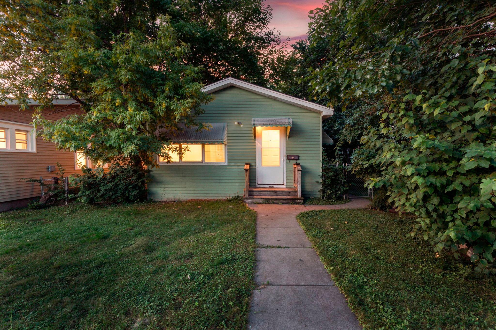 3822 Dupont Avenue N, Minneapolis MN 55412