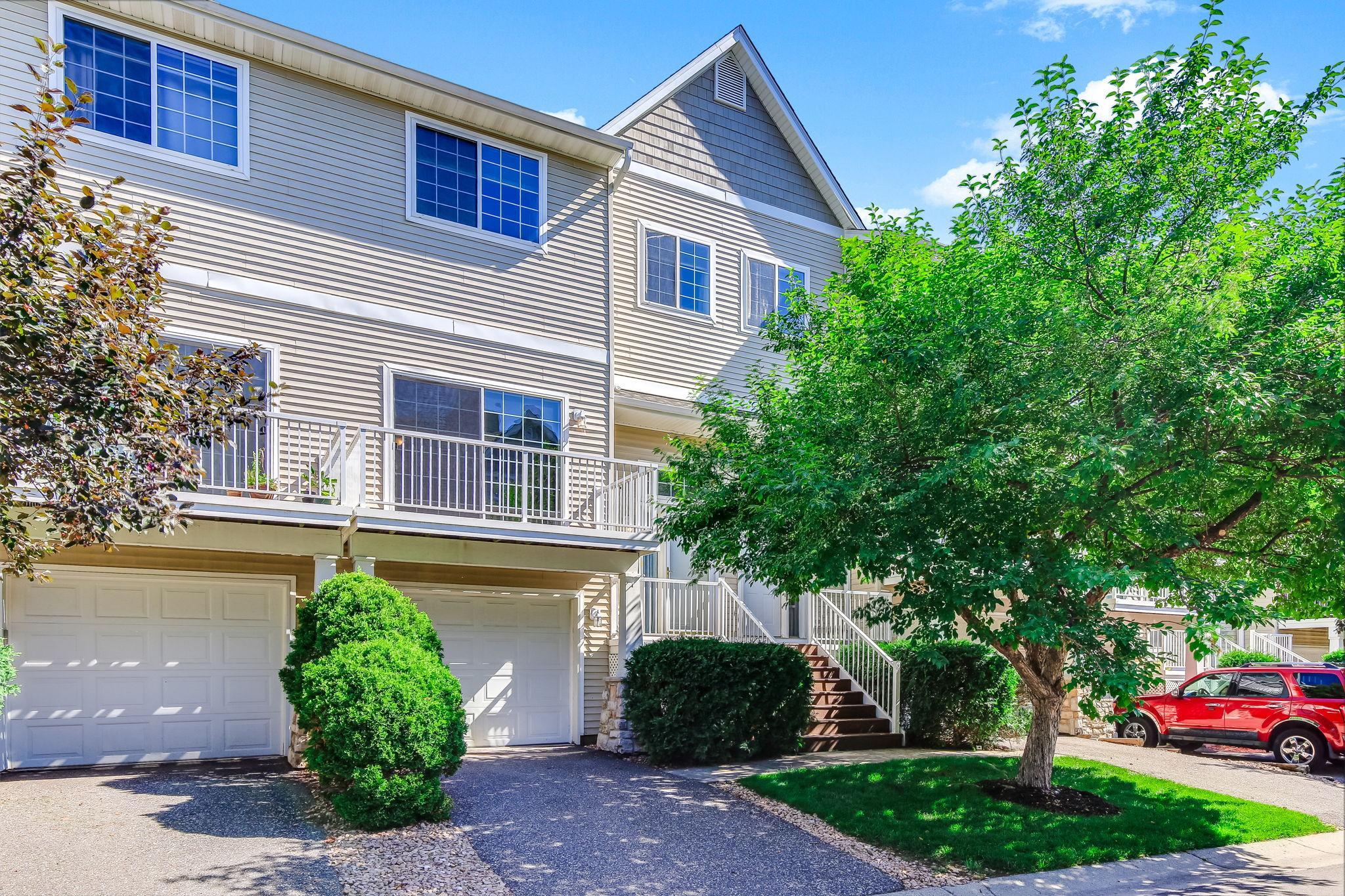 428 Willoughby Way W, Minnetonka MN 55305