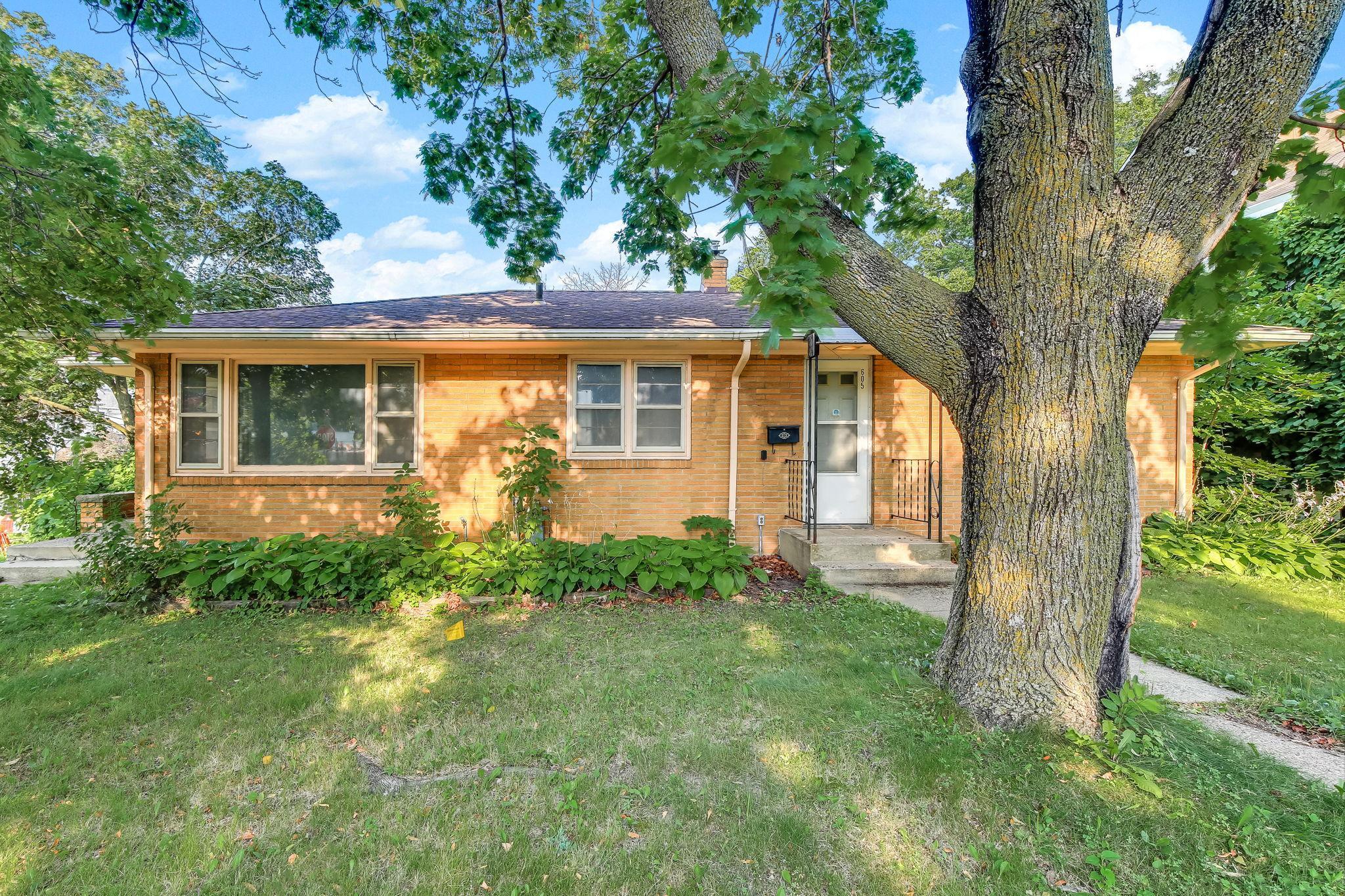 605 Greenbrier Street, Saint Paul MN 55106