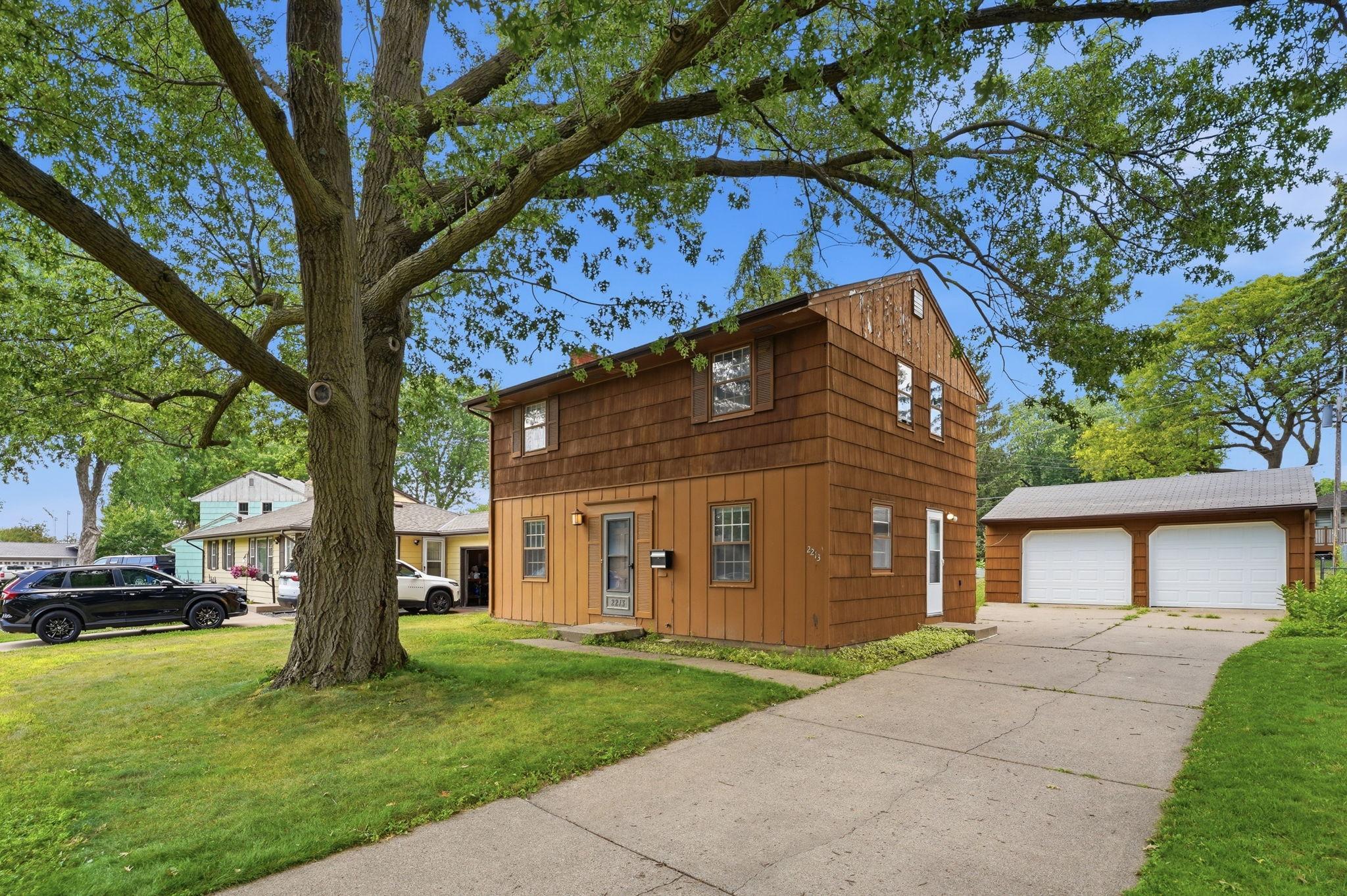 2213 Dellridge Avenue, Saint Paul MN 55119