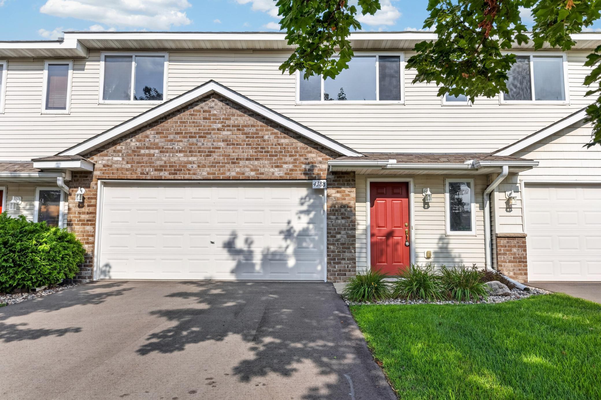 4388 Blakewood Drive, Shakopee MN 55379