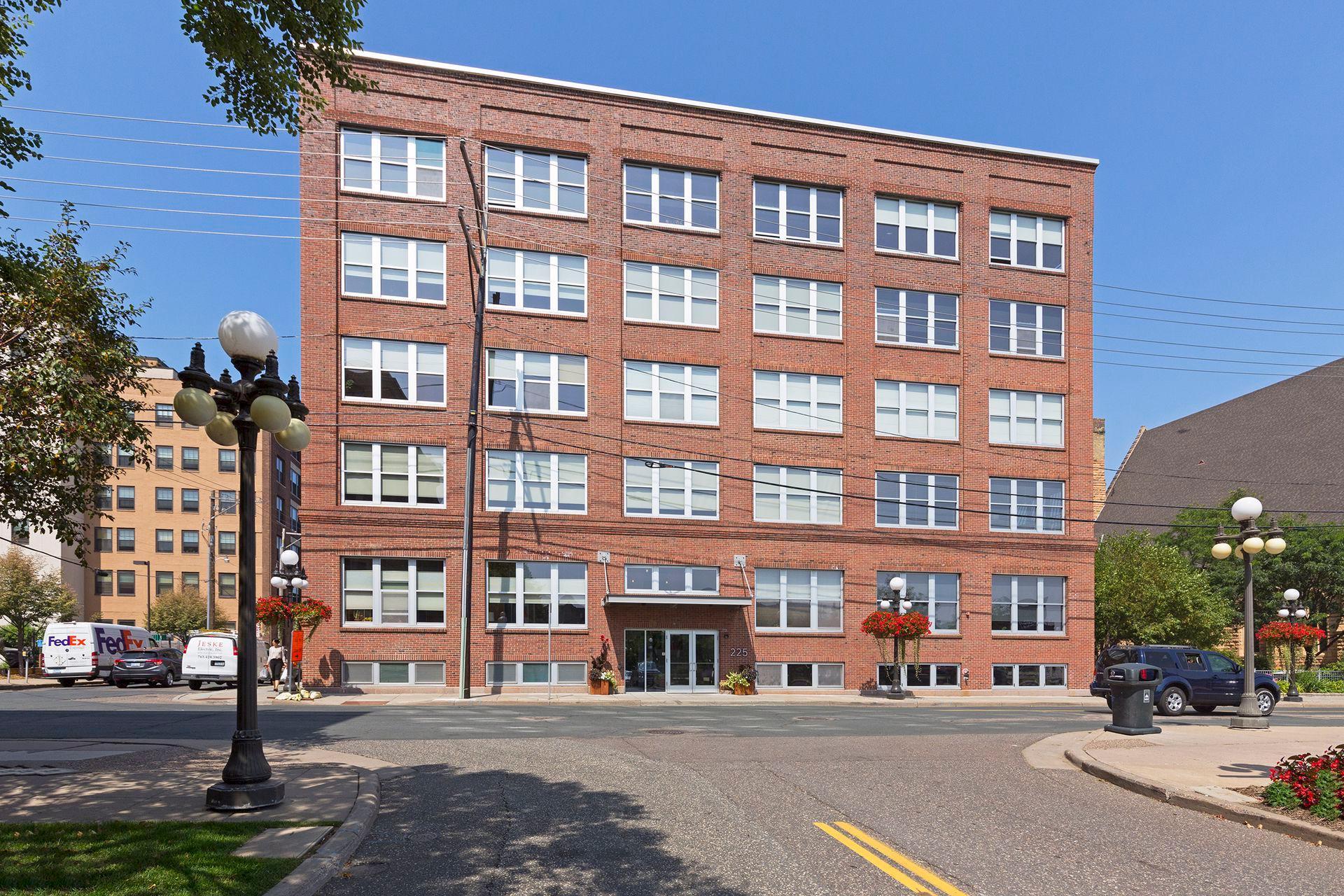 225 9th Street E Unit 304, Saint Paul MN 55101