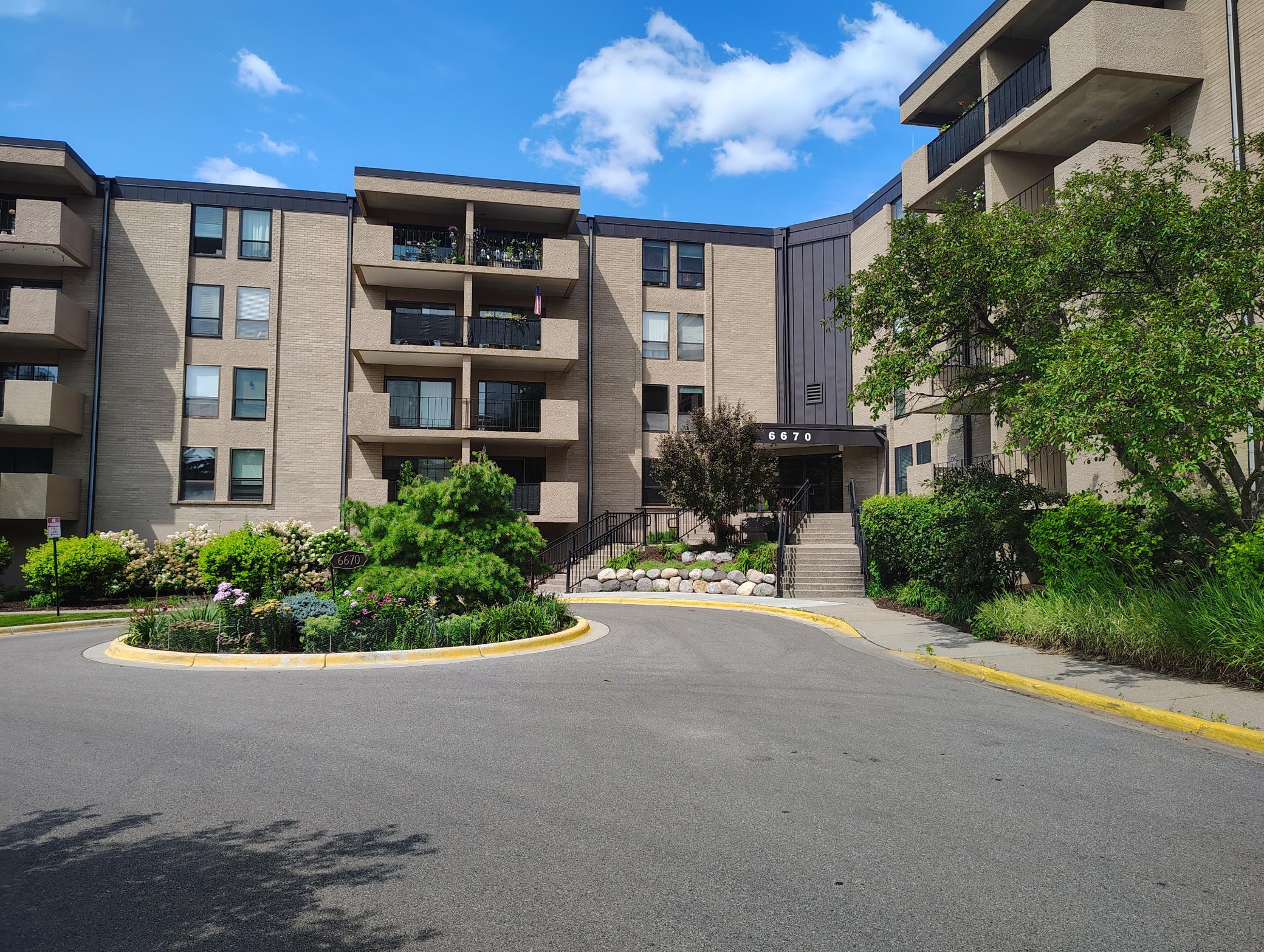 6670 Vernon Avenue S Unit 407, Edina MN 55436