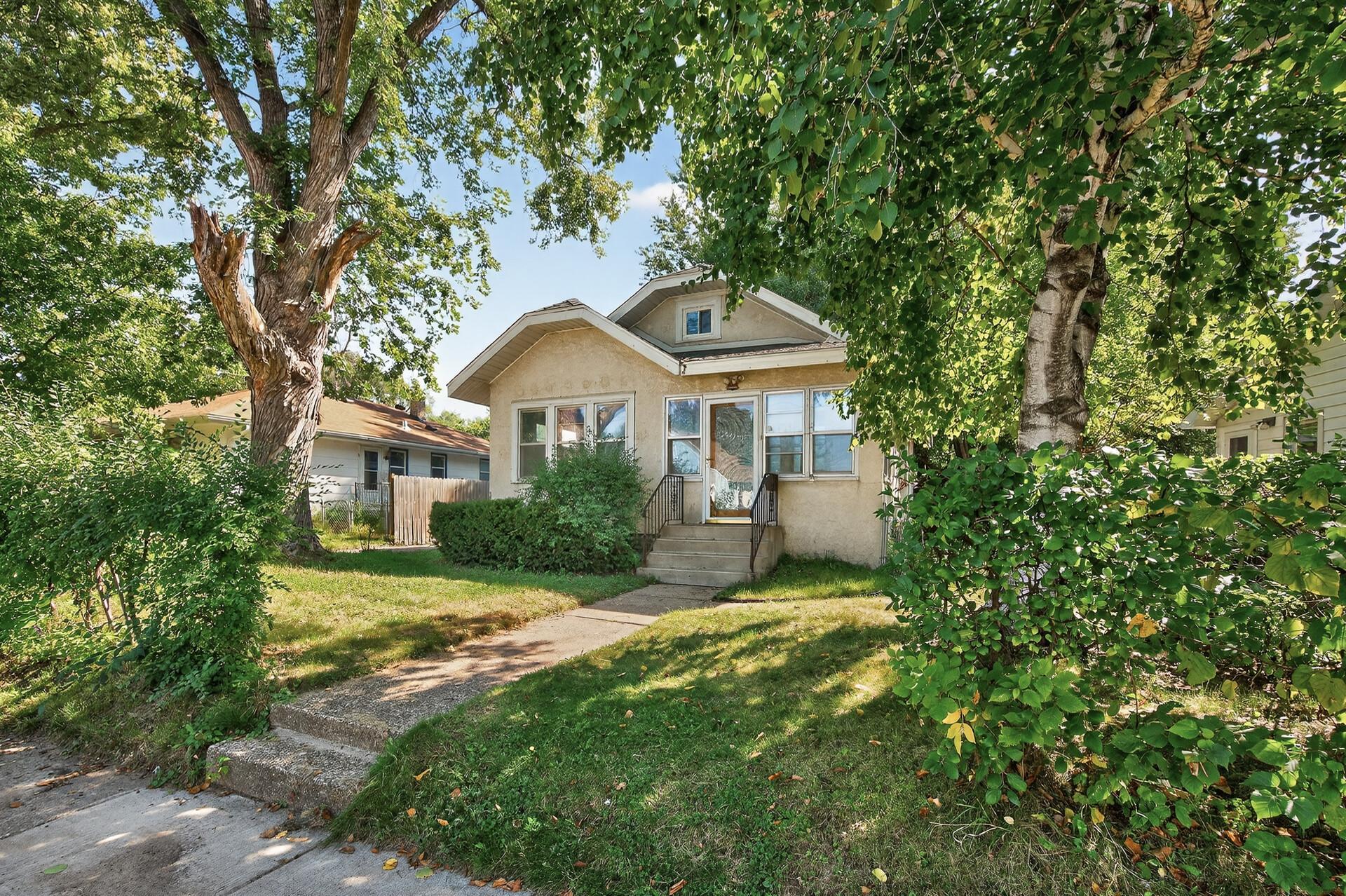 834 Iroquois Avenue, Saint Paul MN 55119