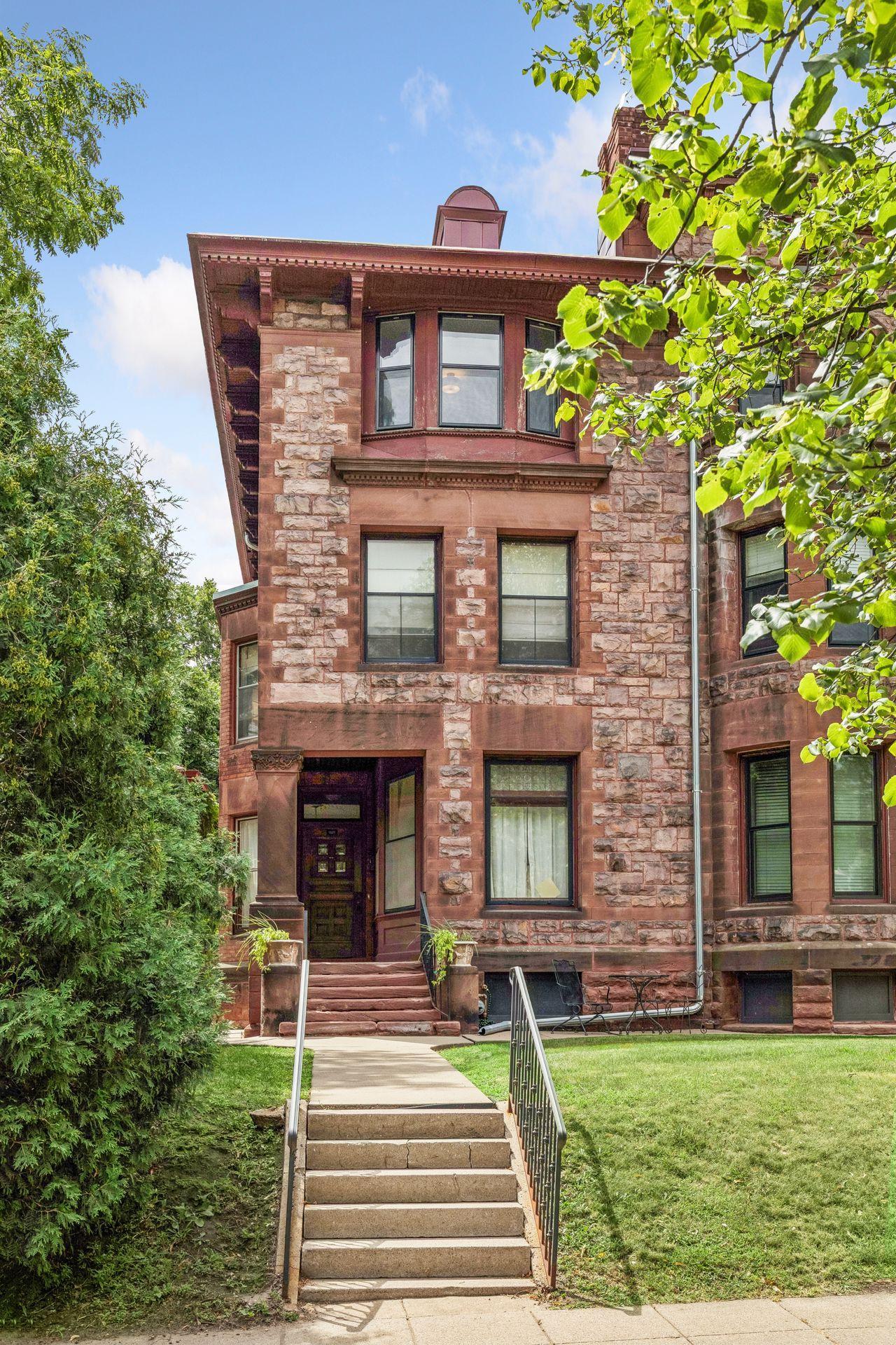 596 Summit Avenue Unit 596-3, Saint Paul MN 55102