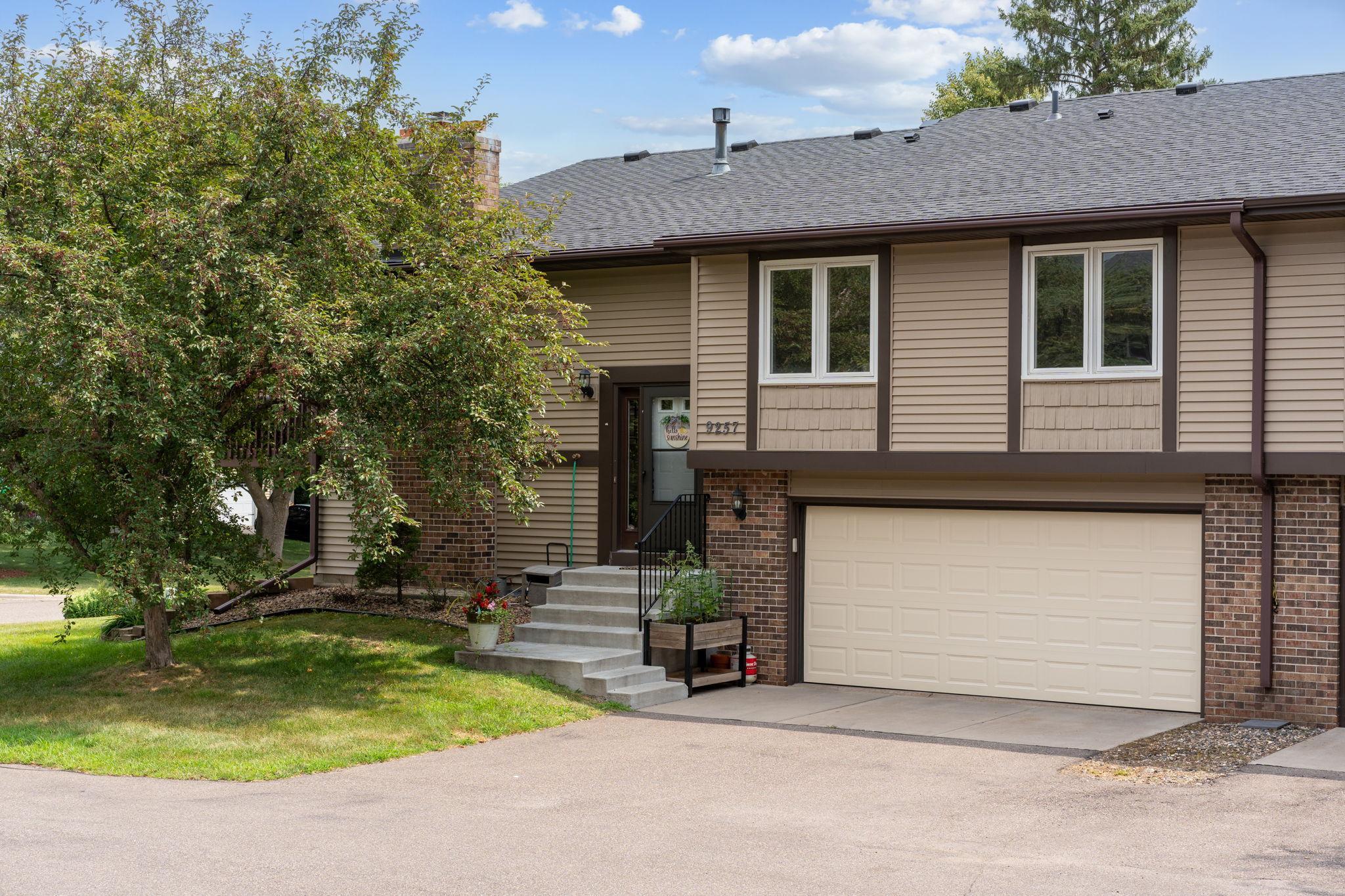 9257 Dartford Road, Woodbury MN 55125