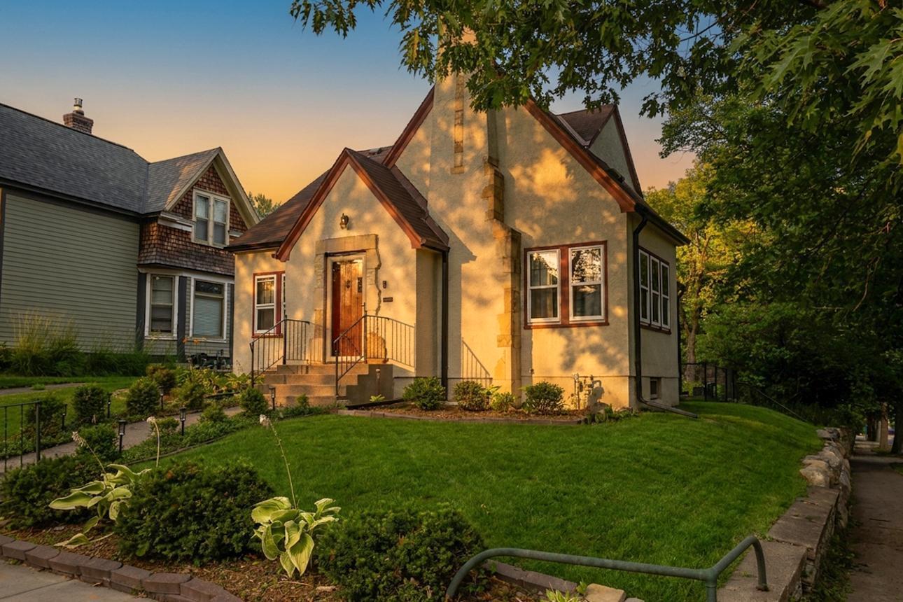 1084 Bradley Street, Saint Paul MN 55130