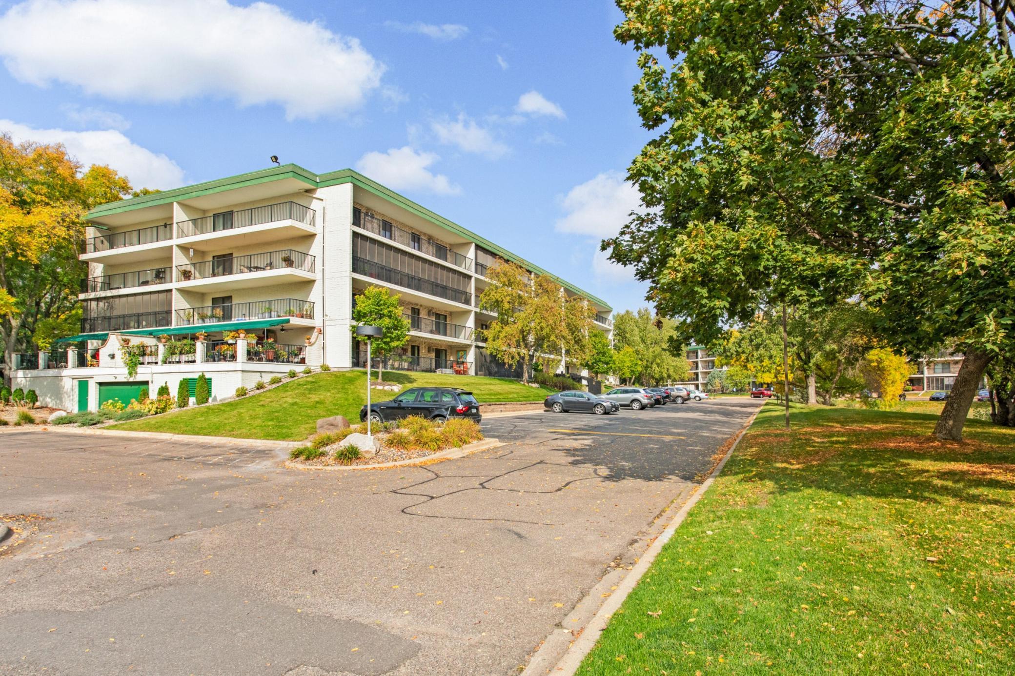 10521 Cedar Lake Road Unit 519, Minnetonka MN 55305