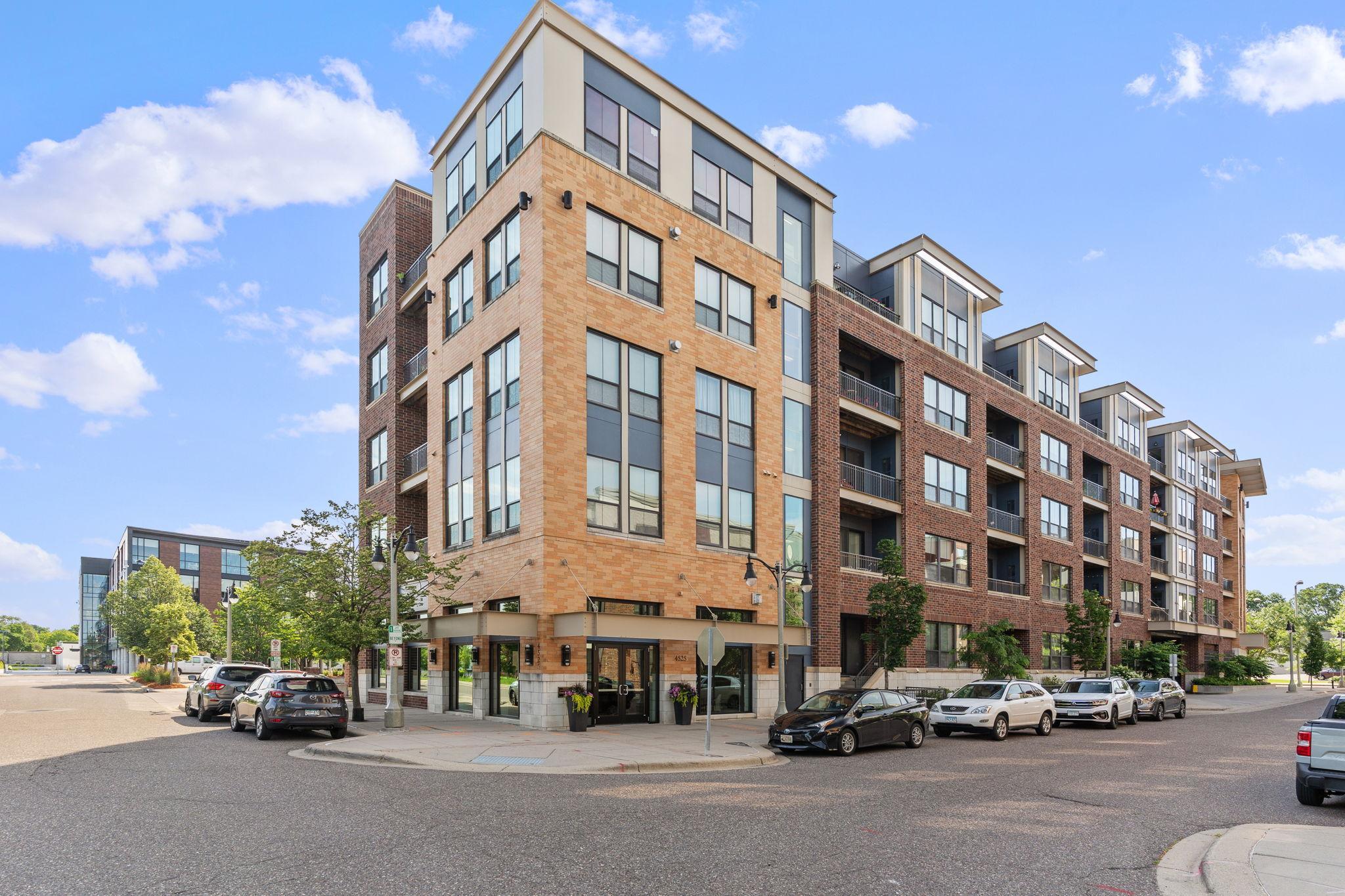 4525 Park Commons Drive Unit 201, Minneapolis MN 55416