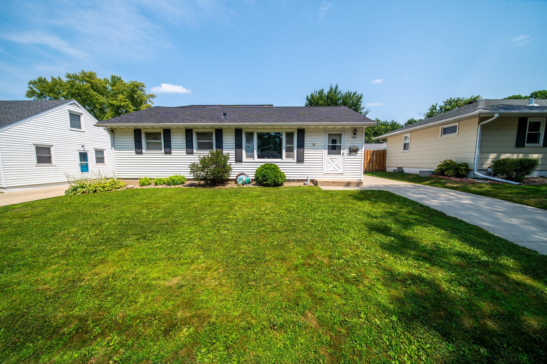 1853 16 1/2 St NW, Rochester MN 55901