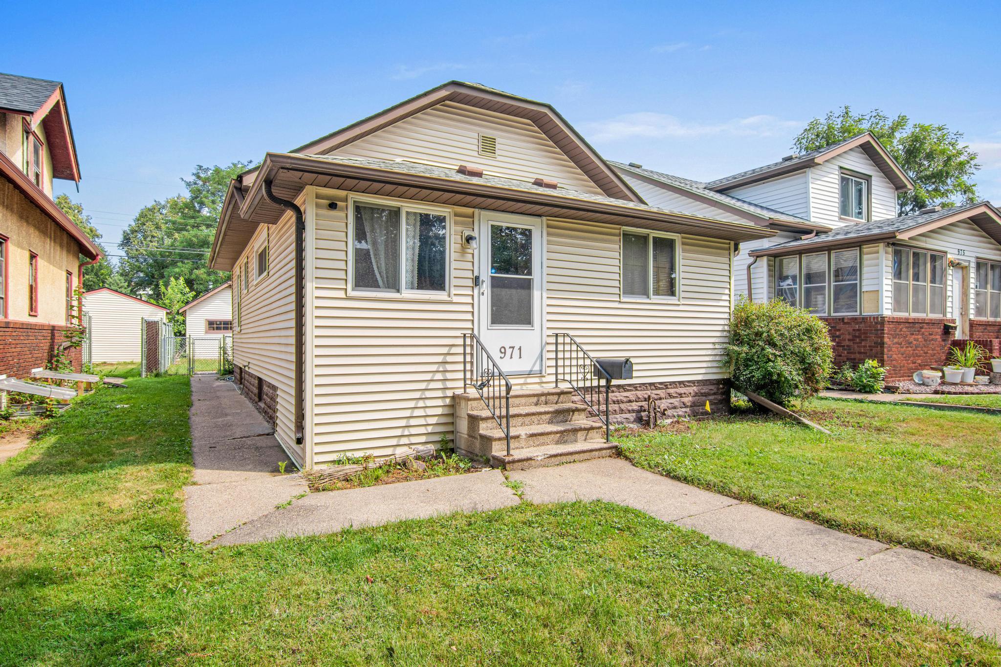971 Lawson Avenue E, Saint Paul MN 55106