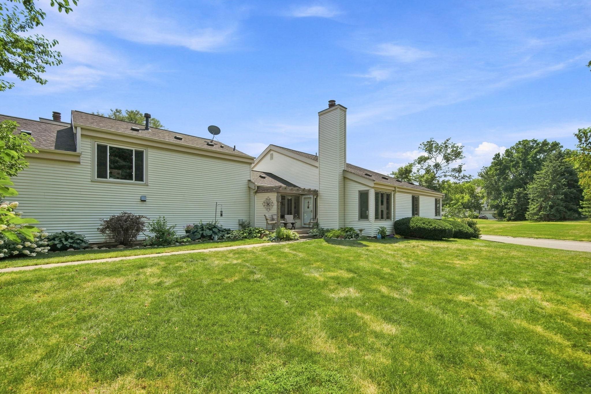 303 Elan Court, Woodbury MN 55125