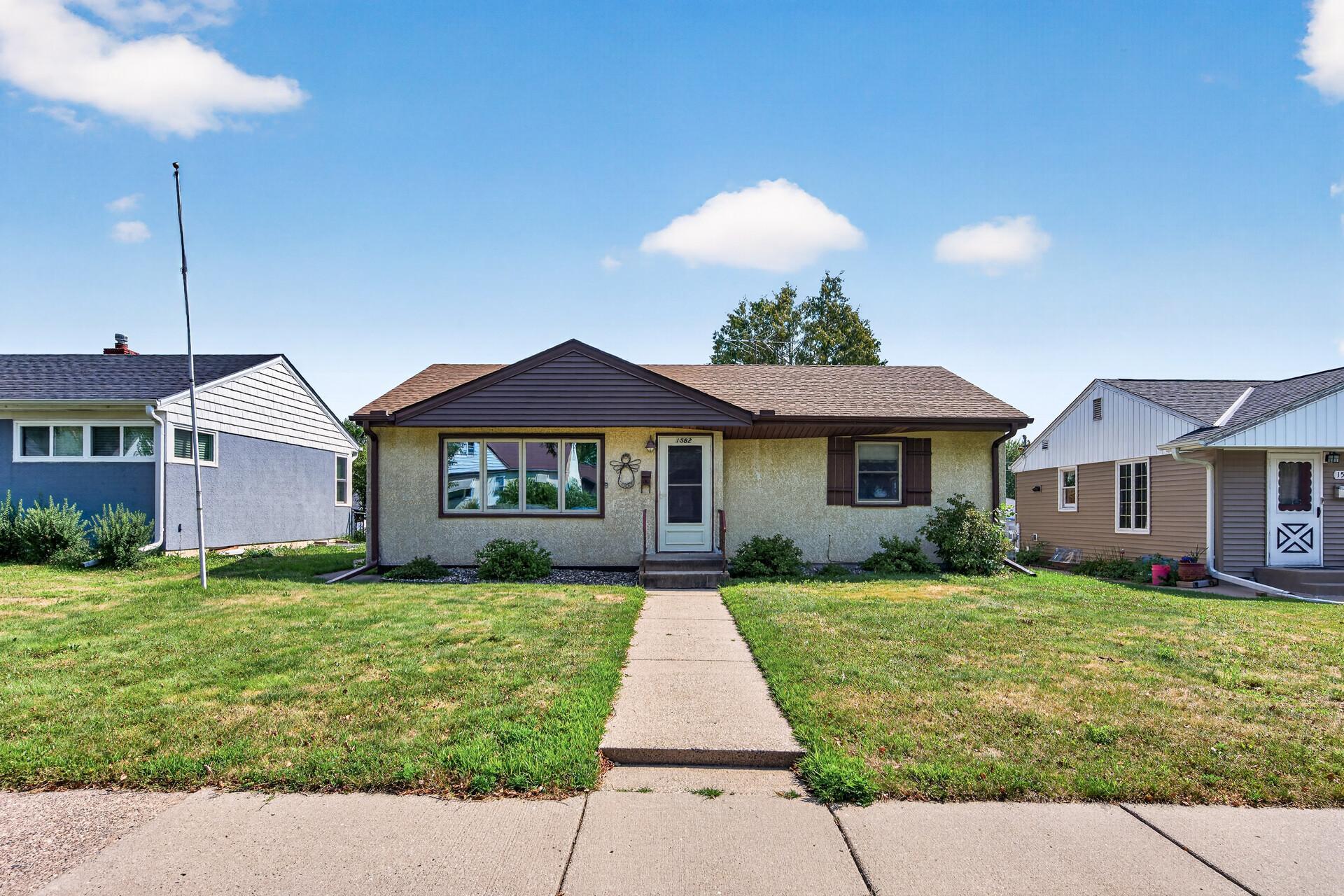 1582 Hoyt Avenue E, Saint Paul MN 55106