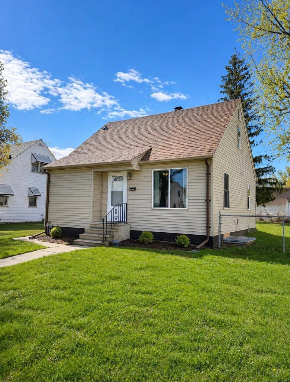 1712 Arlington Avenue E, Saint Paul MN 55106