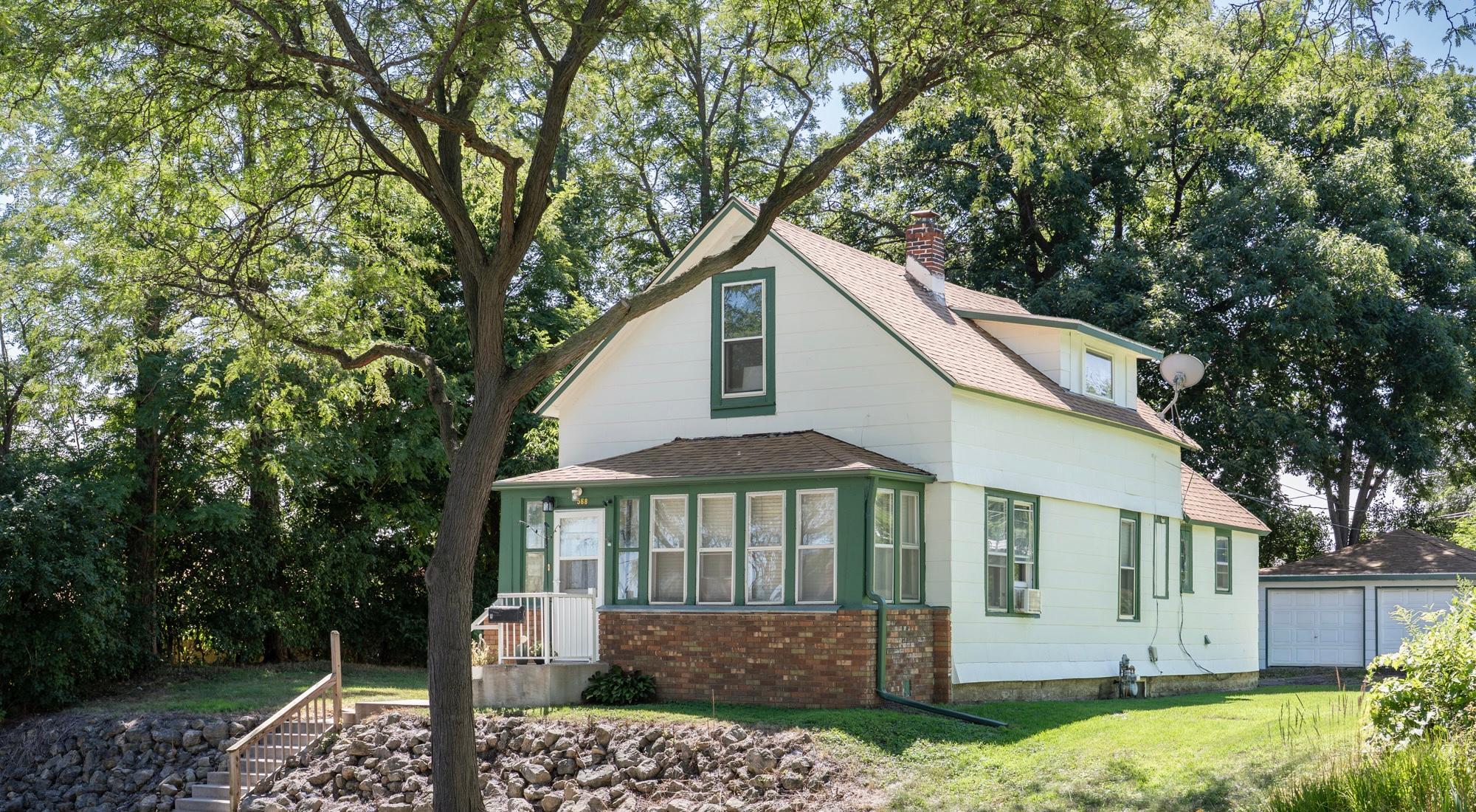 568 Lawson Avenue W, Saint Paul MN 55117