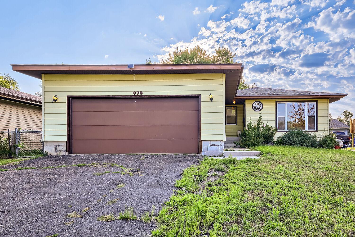 978 Western Avenue N, Saint Paul MN 55117