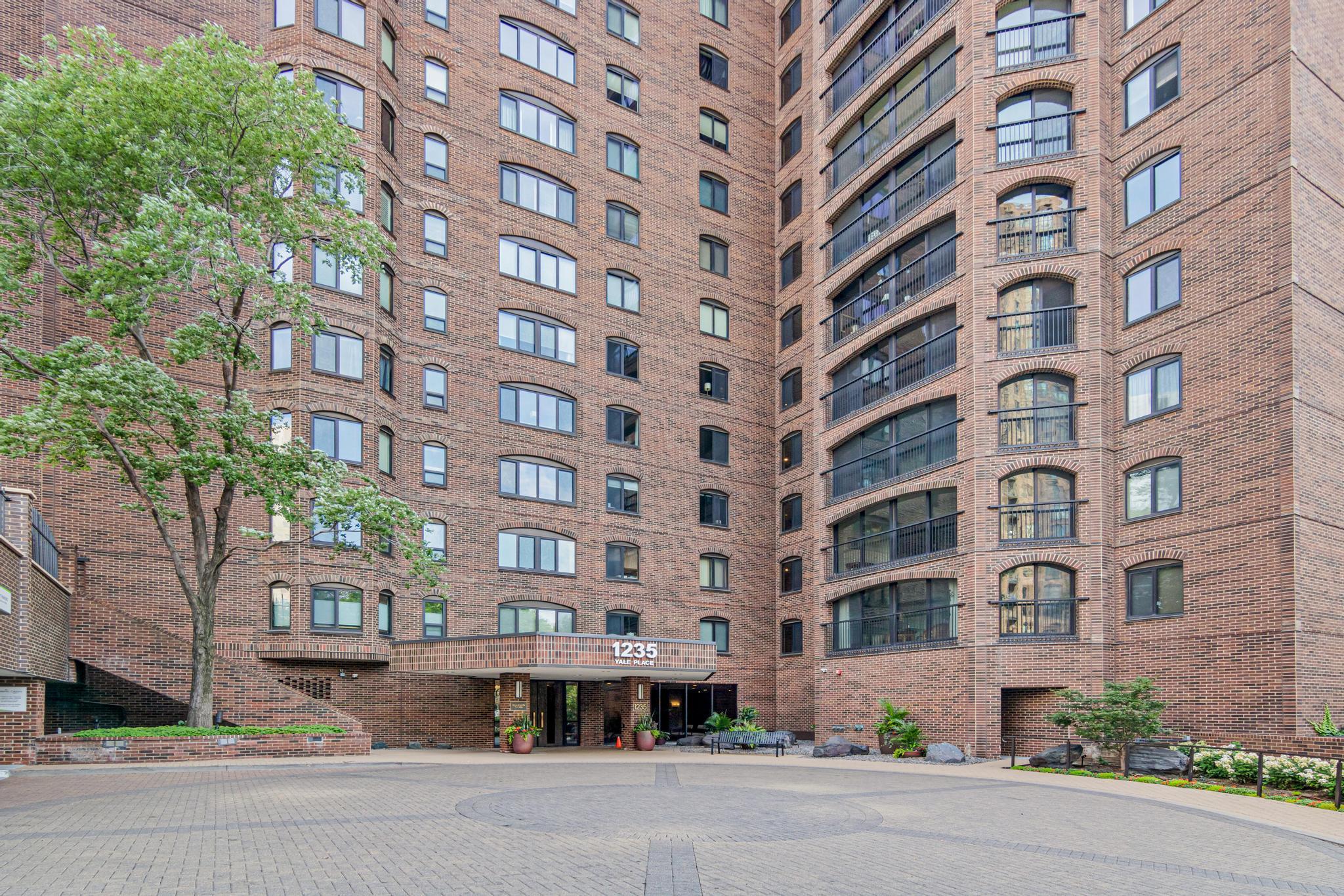 1235 Yale Place Unit 808, Minneapolis MN 55403