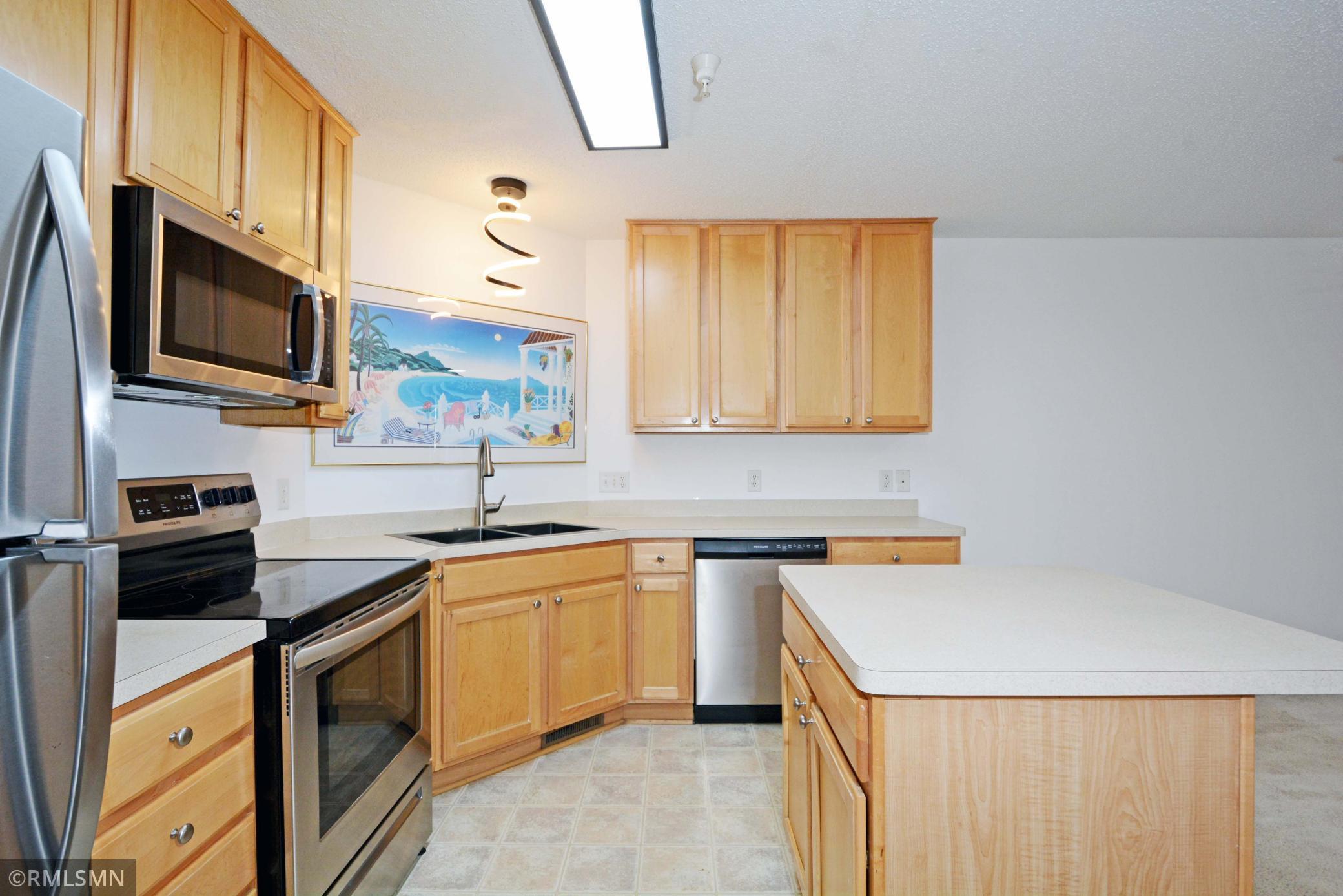 17565 69th Place N Unit 207, Maple Grove MN 55311
