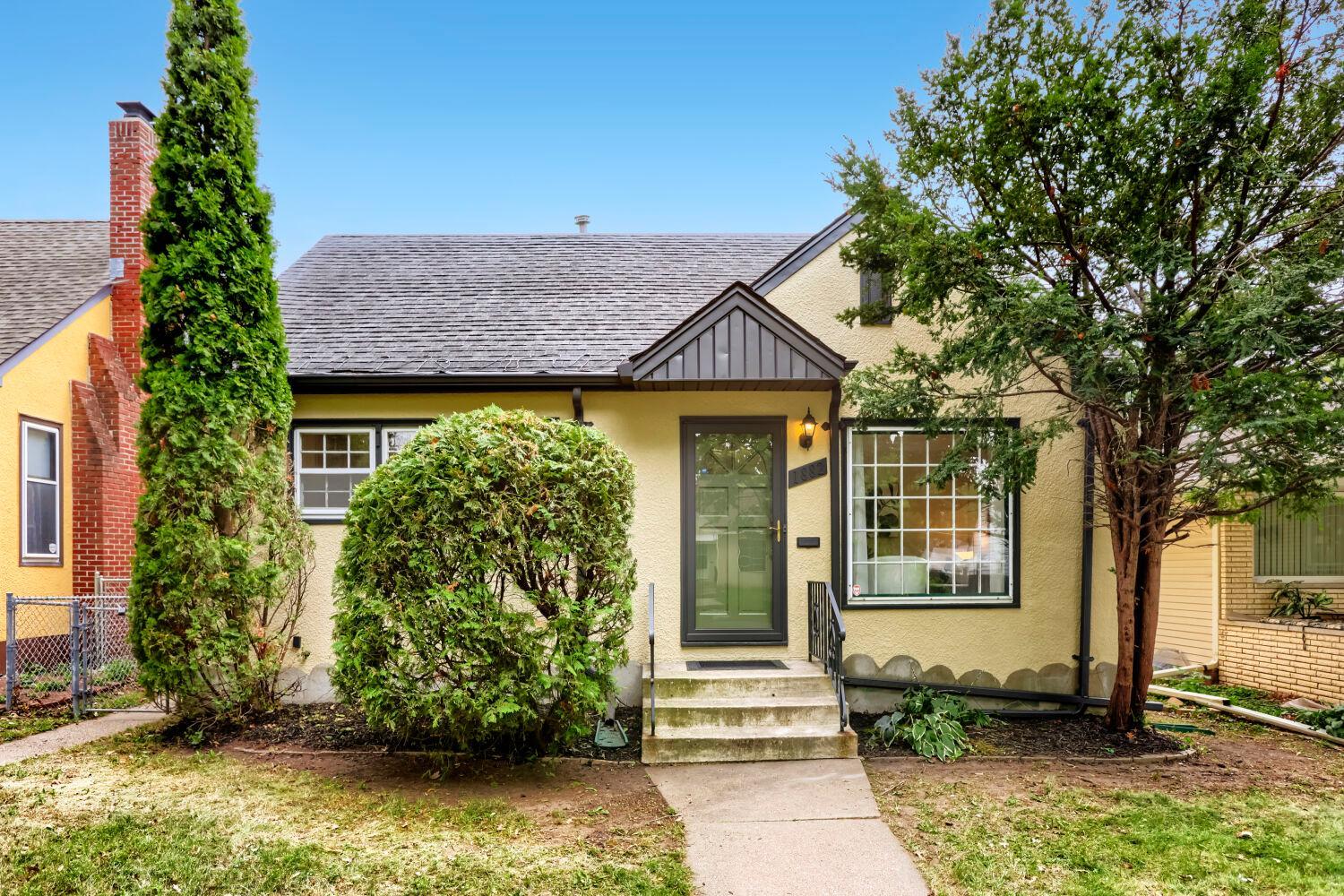 1882 Hawthorne Avenue E, Saint Paul MN 55119