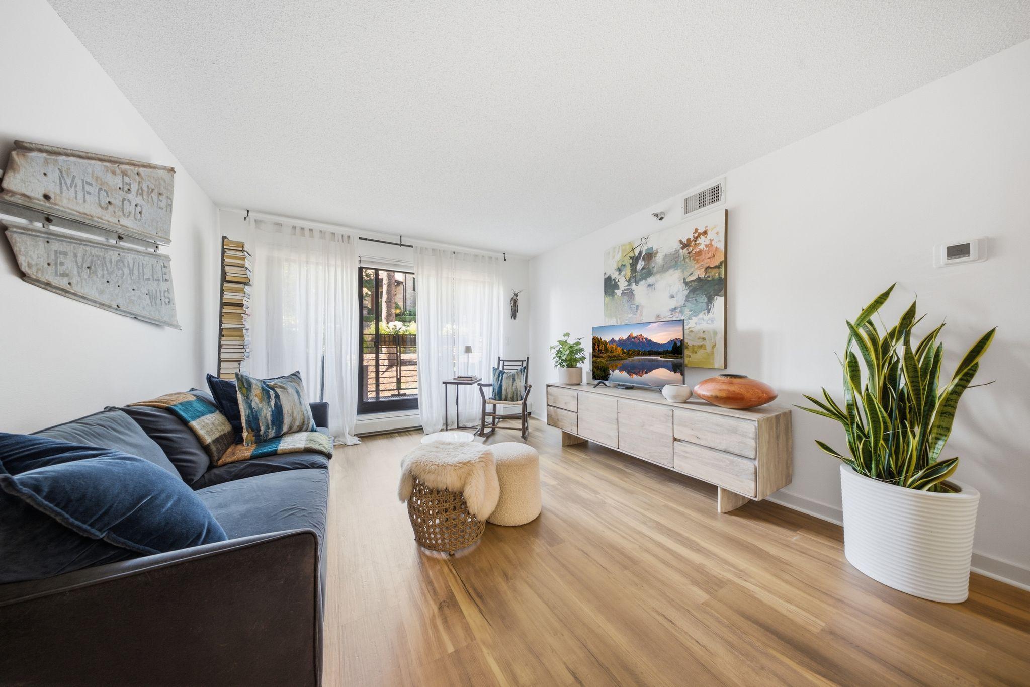 48 Groveland Terrace Unit B204, Minneapolis MN 55403