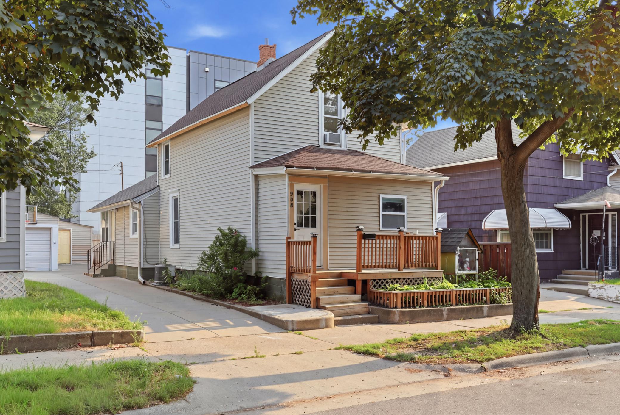 908 19th Avenue NE, Minneapolis MN 55418