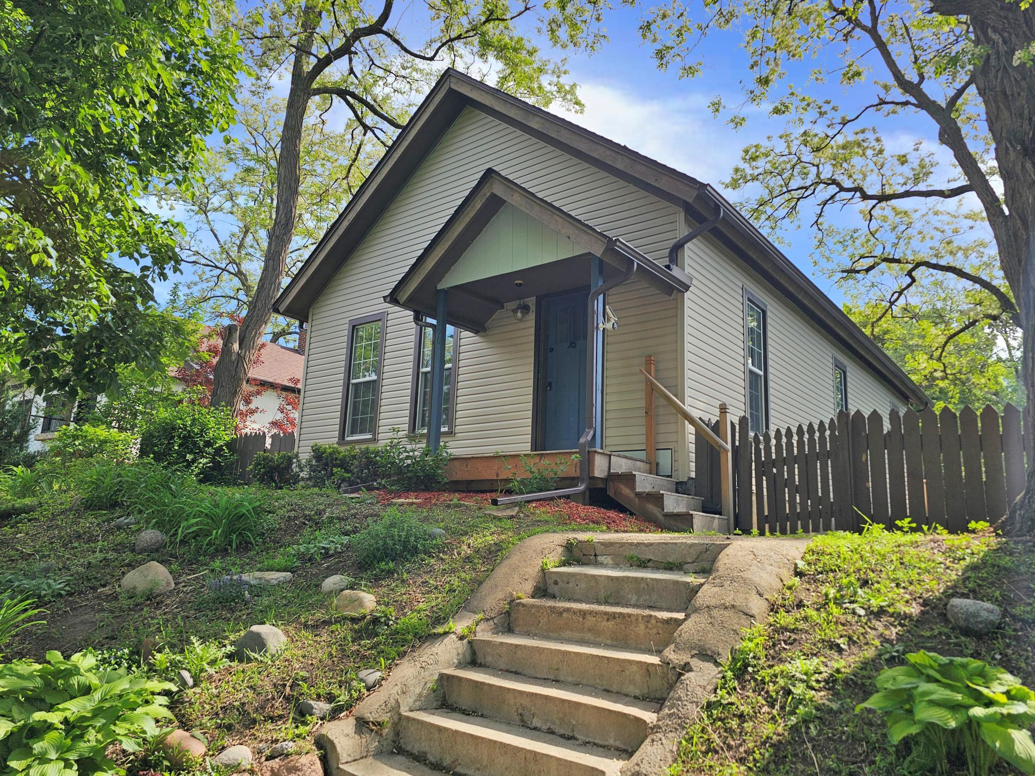 906 Russell Street, Saint Paul MN 55106