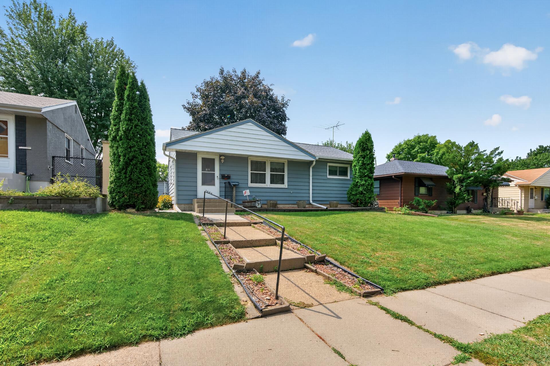 1586 Idaho Avenue E, Saint Paul MN 55106