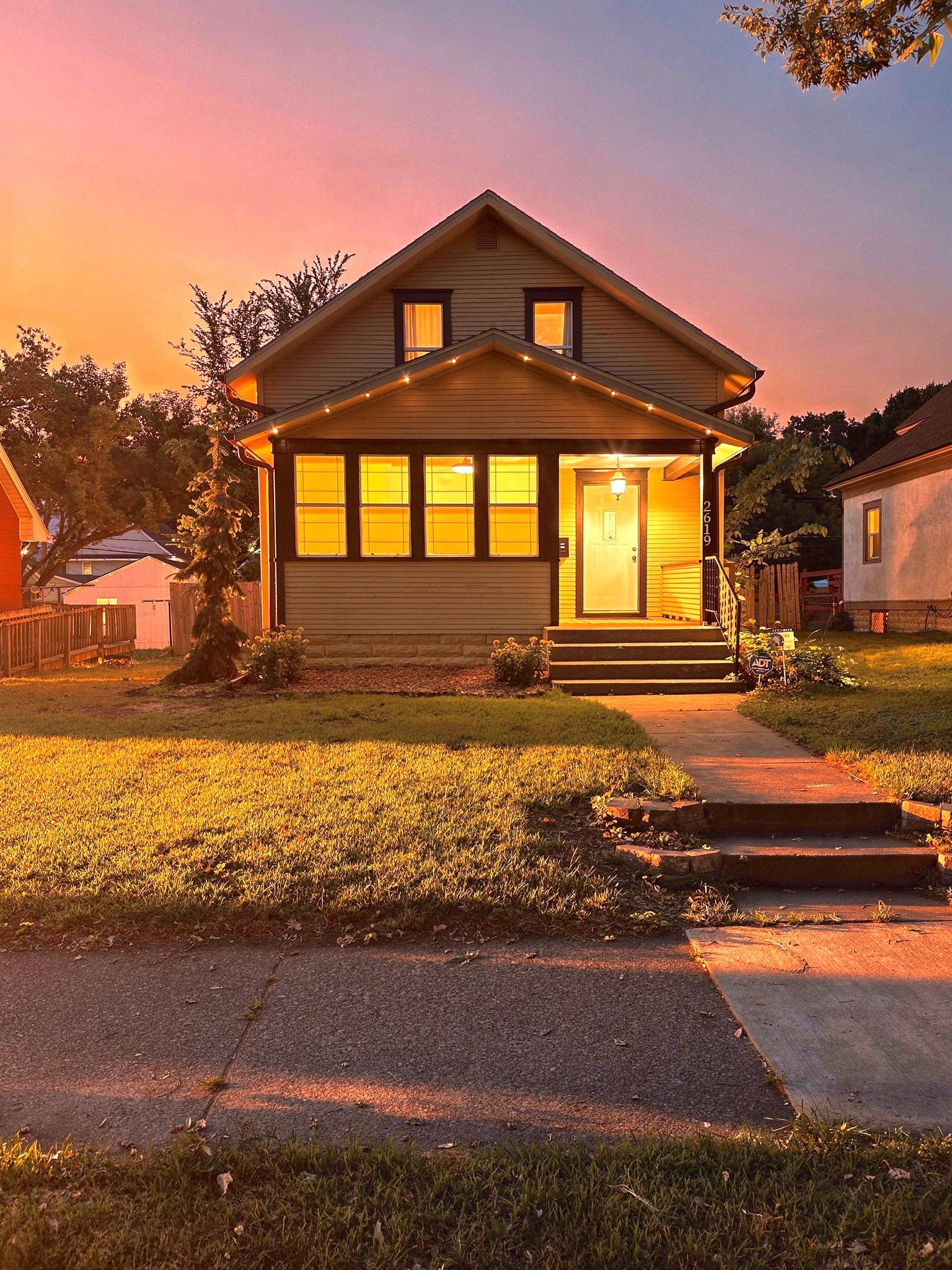 2619 James Avenue N, Minneapolis MN 55411